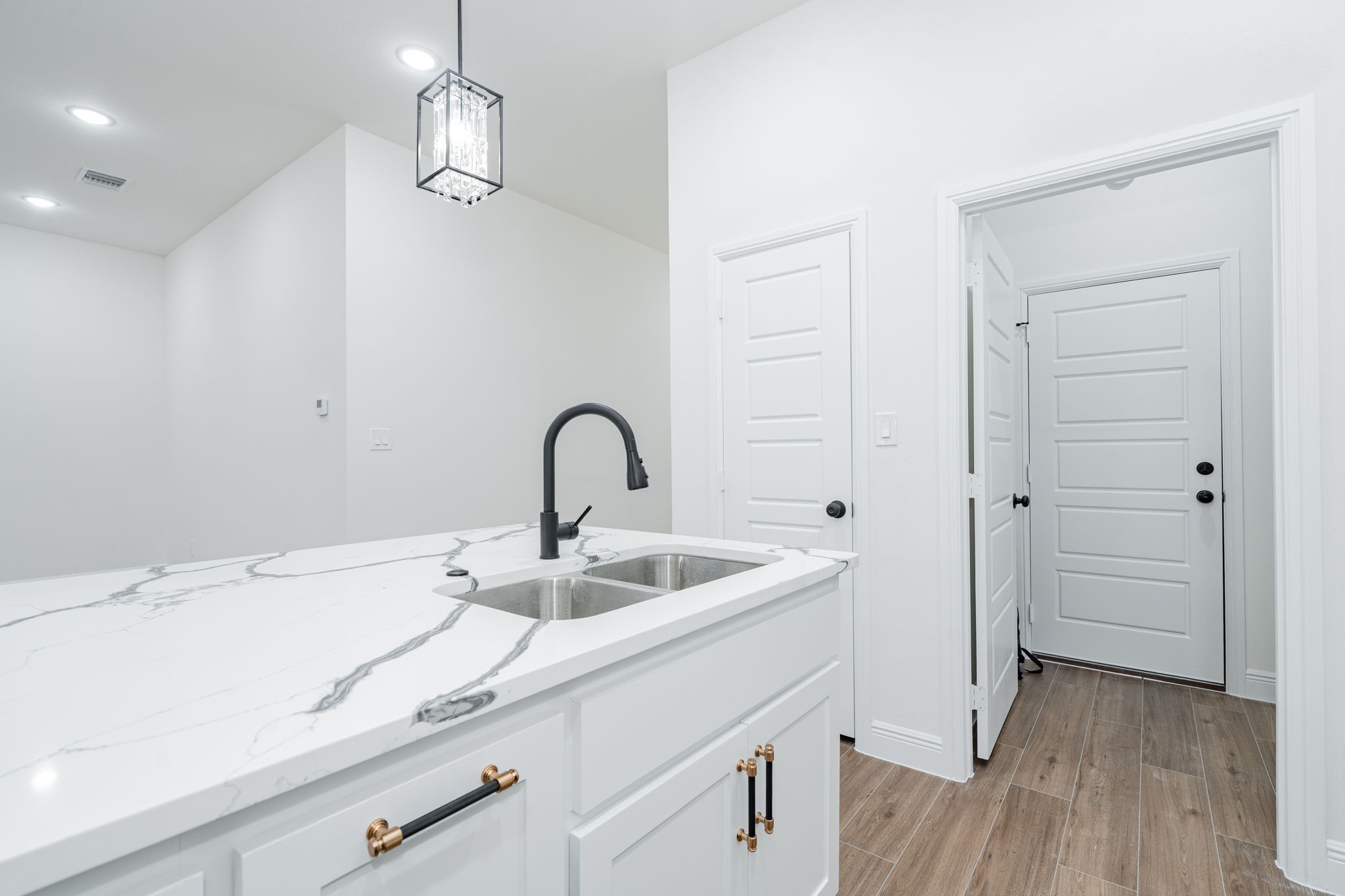 4507 Metropolitan Avenue