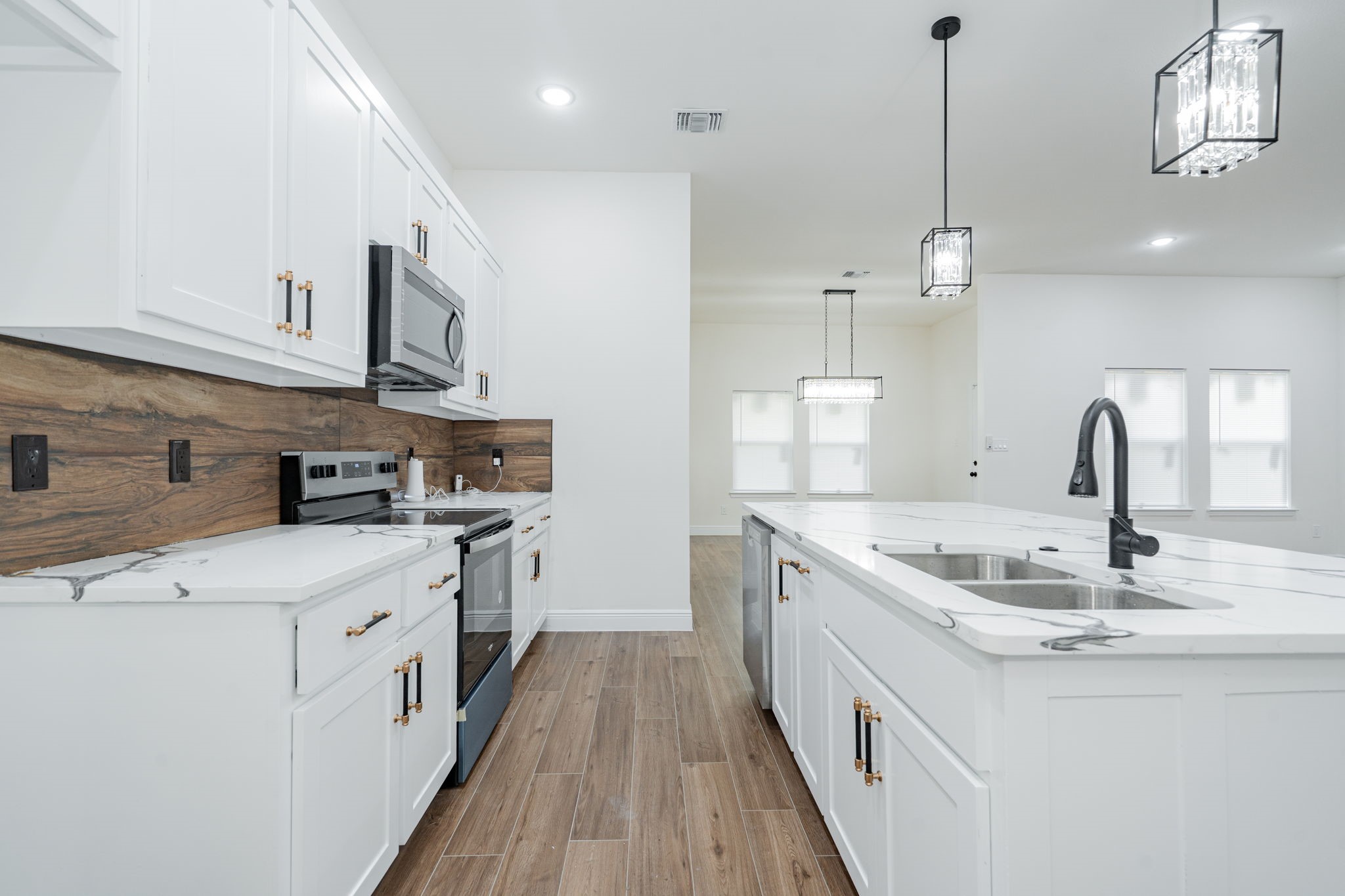 4507 Metropolitan Avenue