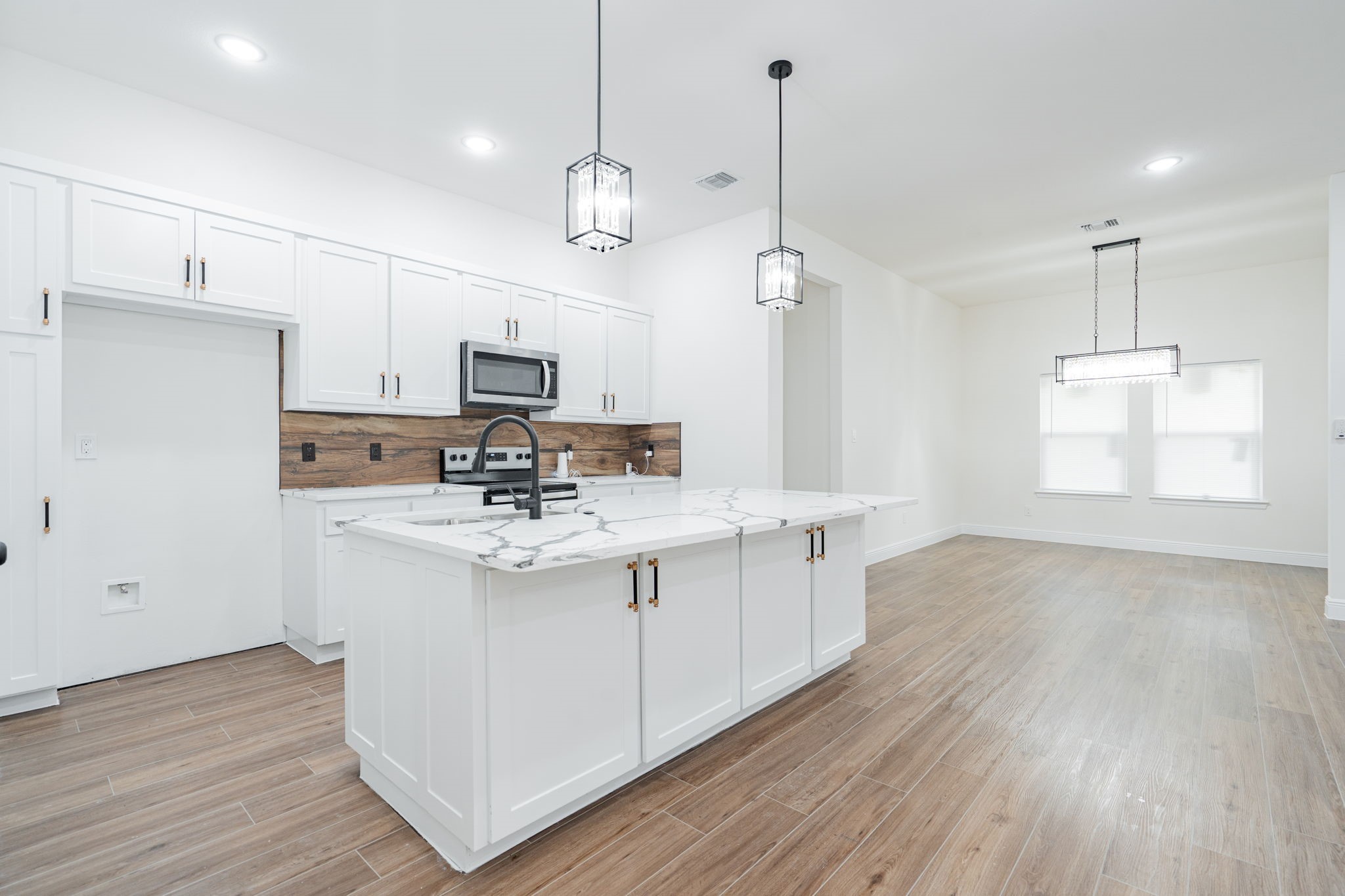 4507 Metropolitan Avenue