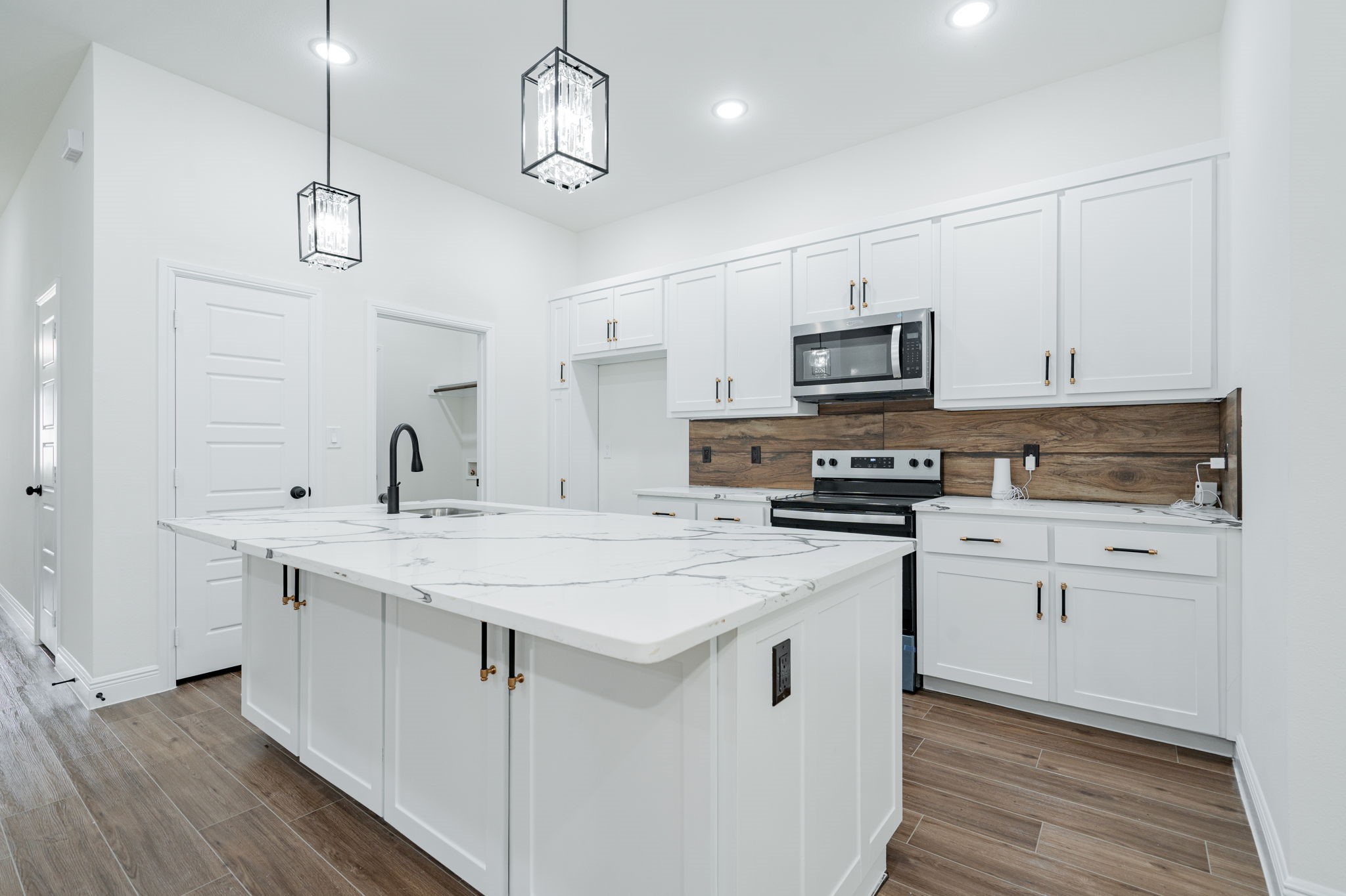 4507 Metropolitan Avenue