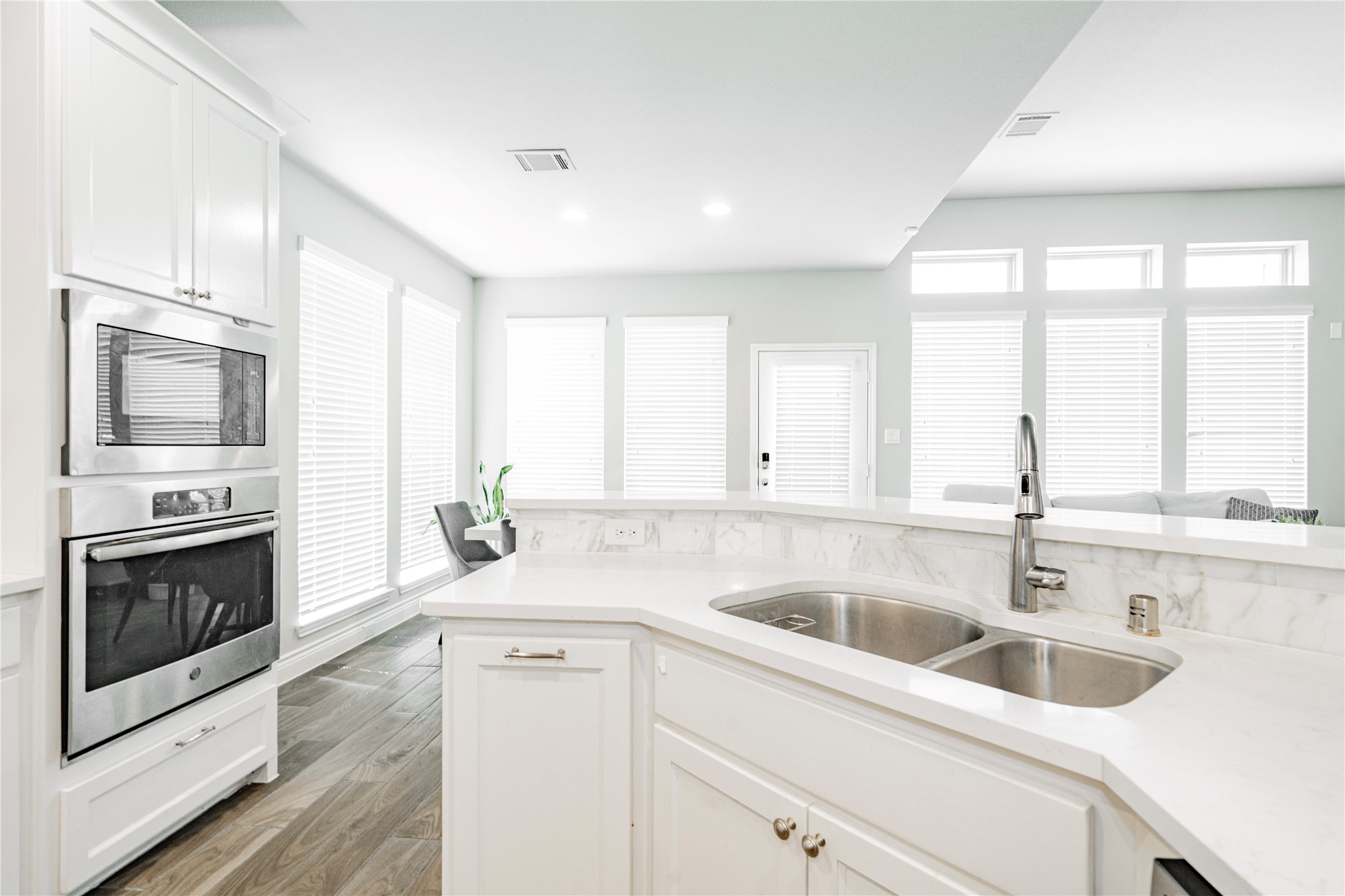 1507 Calcot Lane