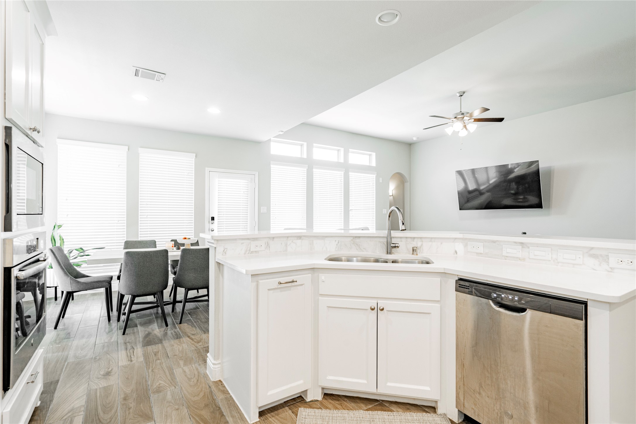 1507 Calcot Lane