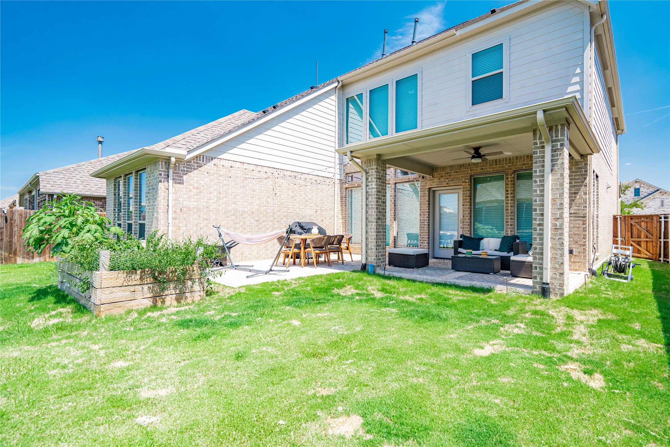1507 Calcot Lane