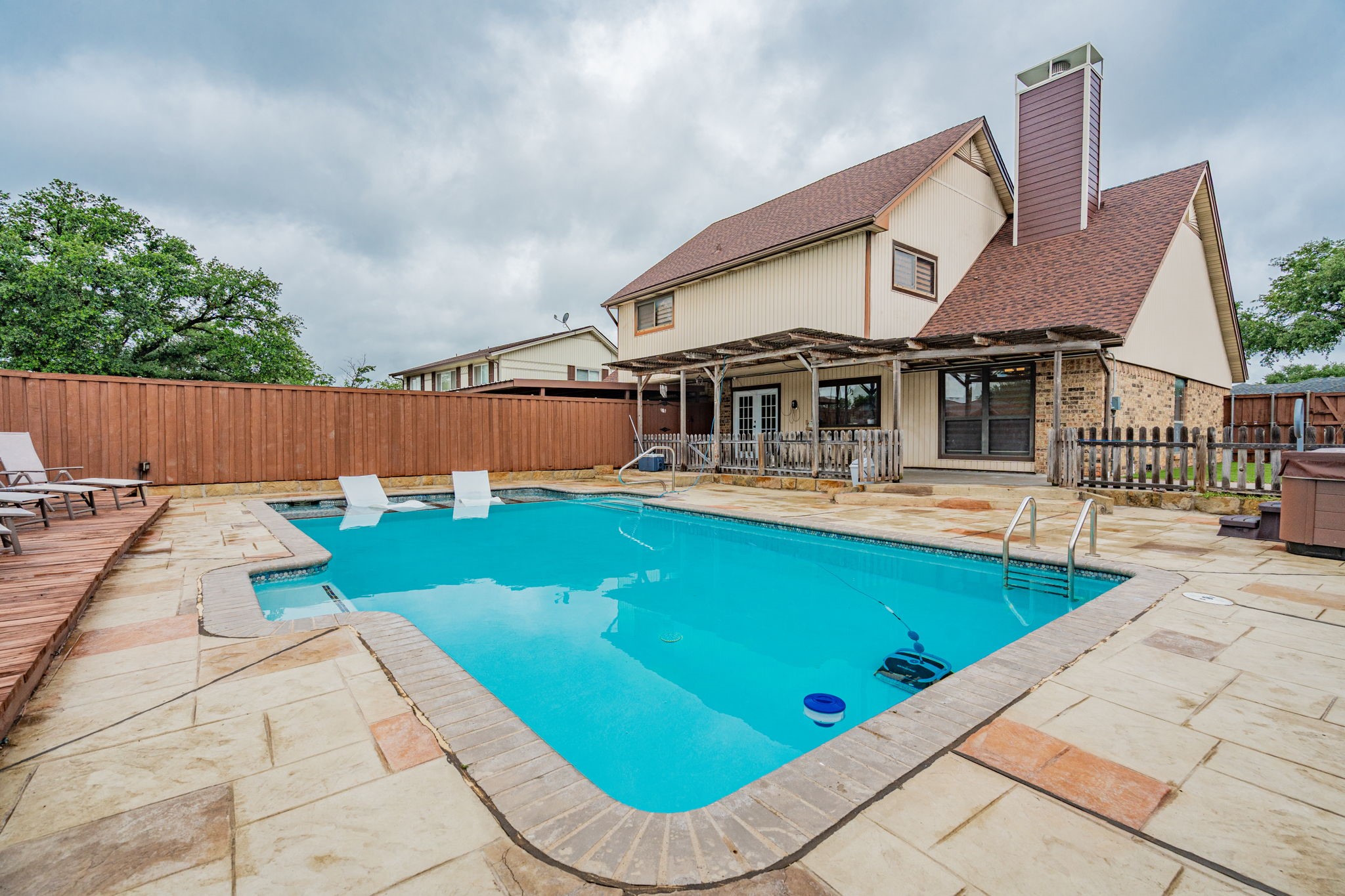 1802 Kensington Drive