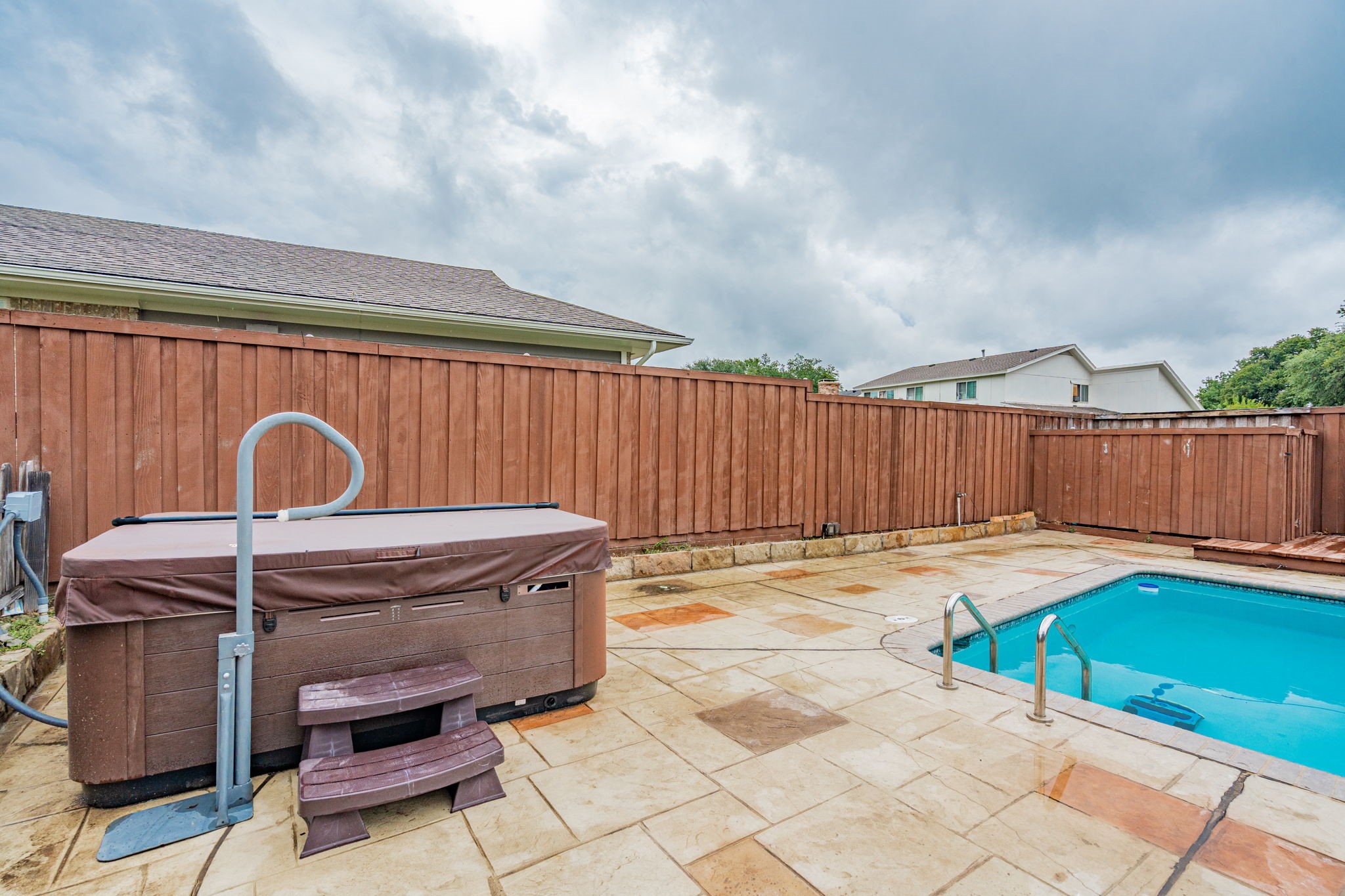 1802 Kensington Drive