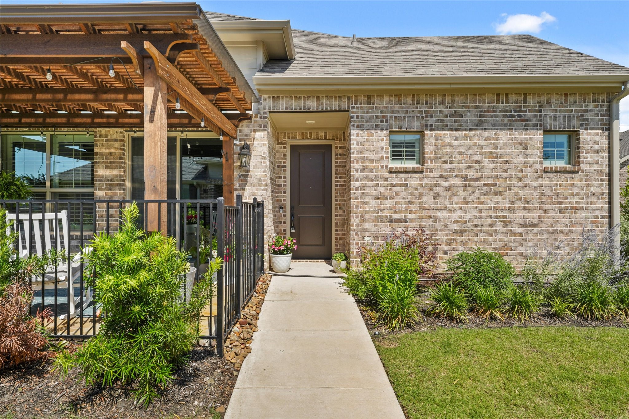 2704 Applewood Way