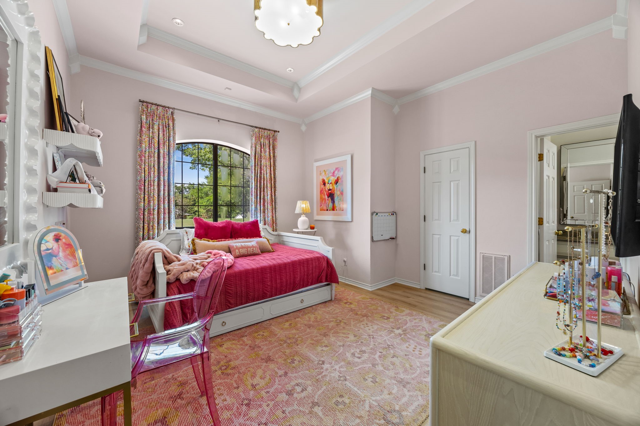 3 Meadowlake Drive