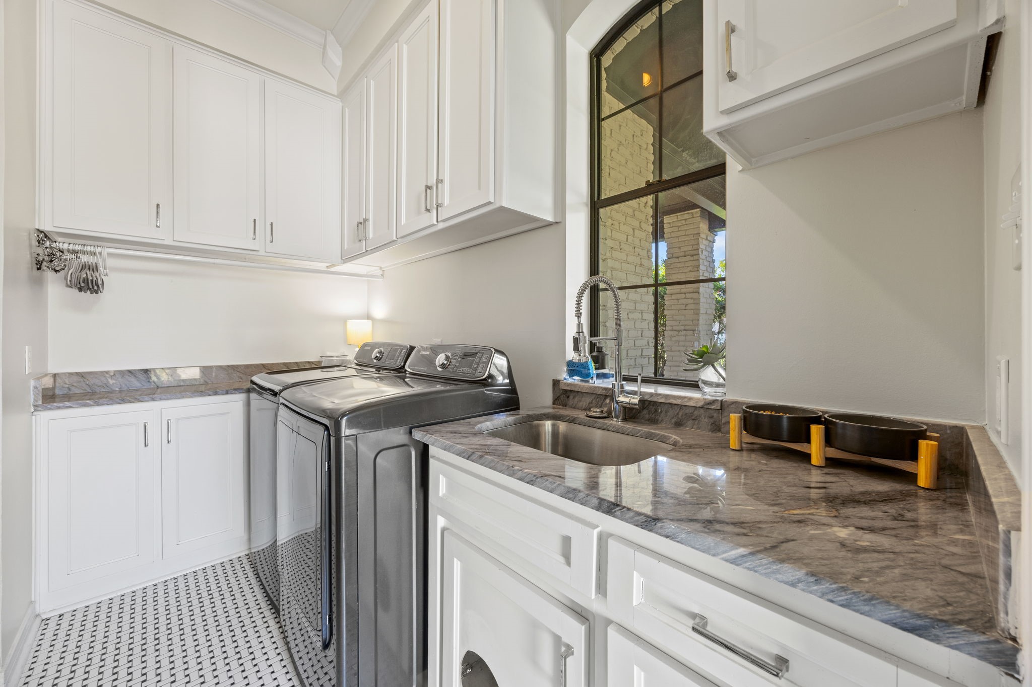 3 Meadowlake Drive