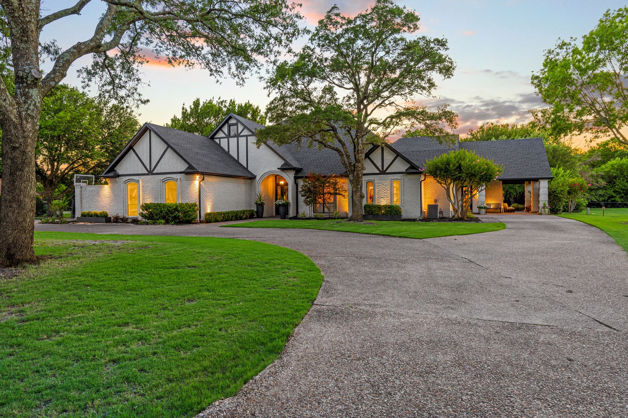3 Meadowlake Drive