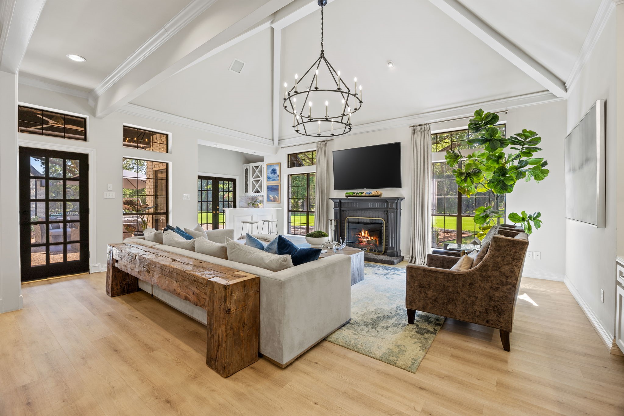 3 Meadowlake Drive