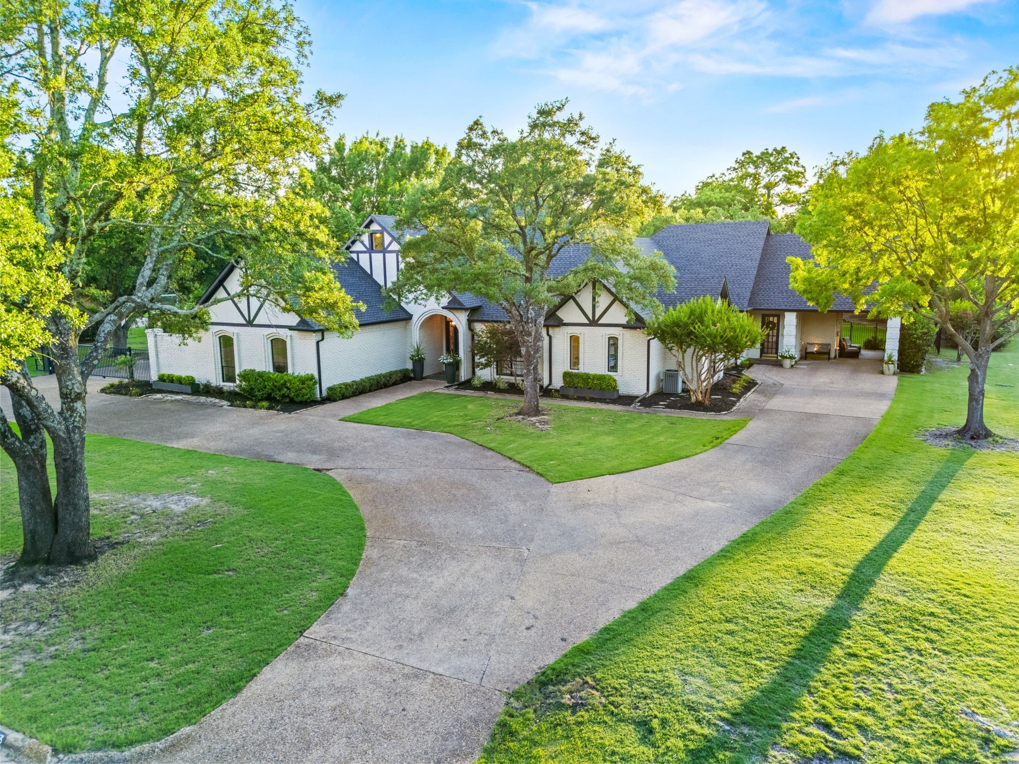 3 Meadowlake Drive