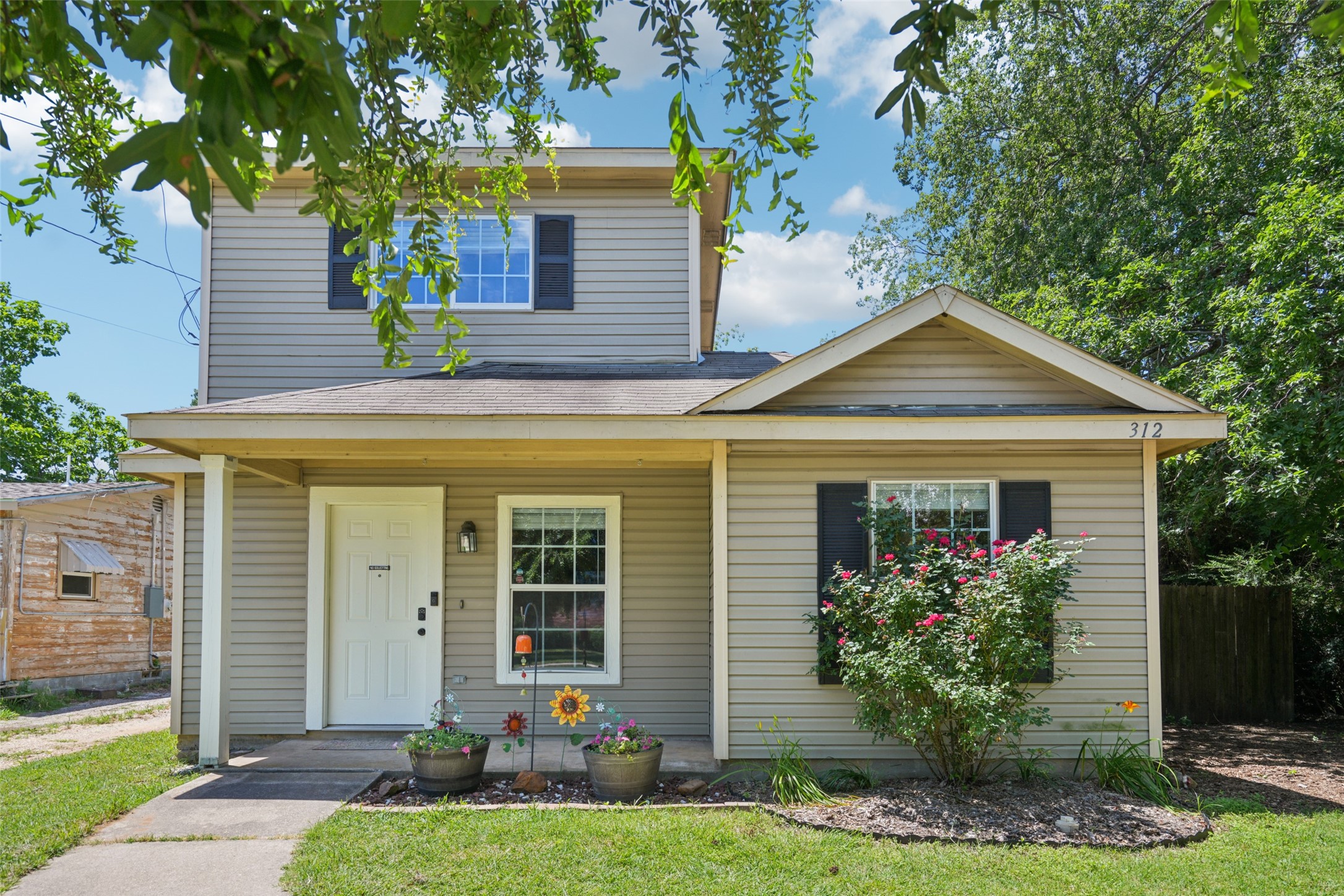 312 Robertson Street