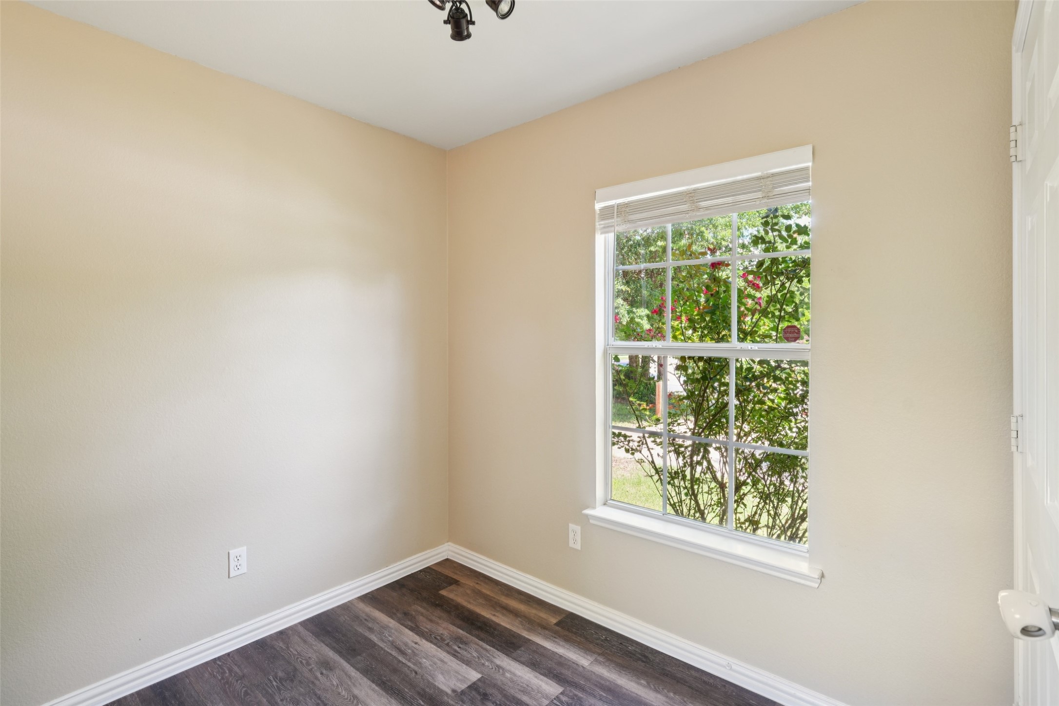 312 Robertson Street