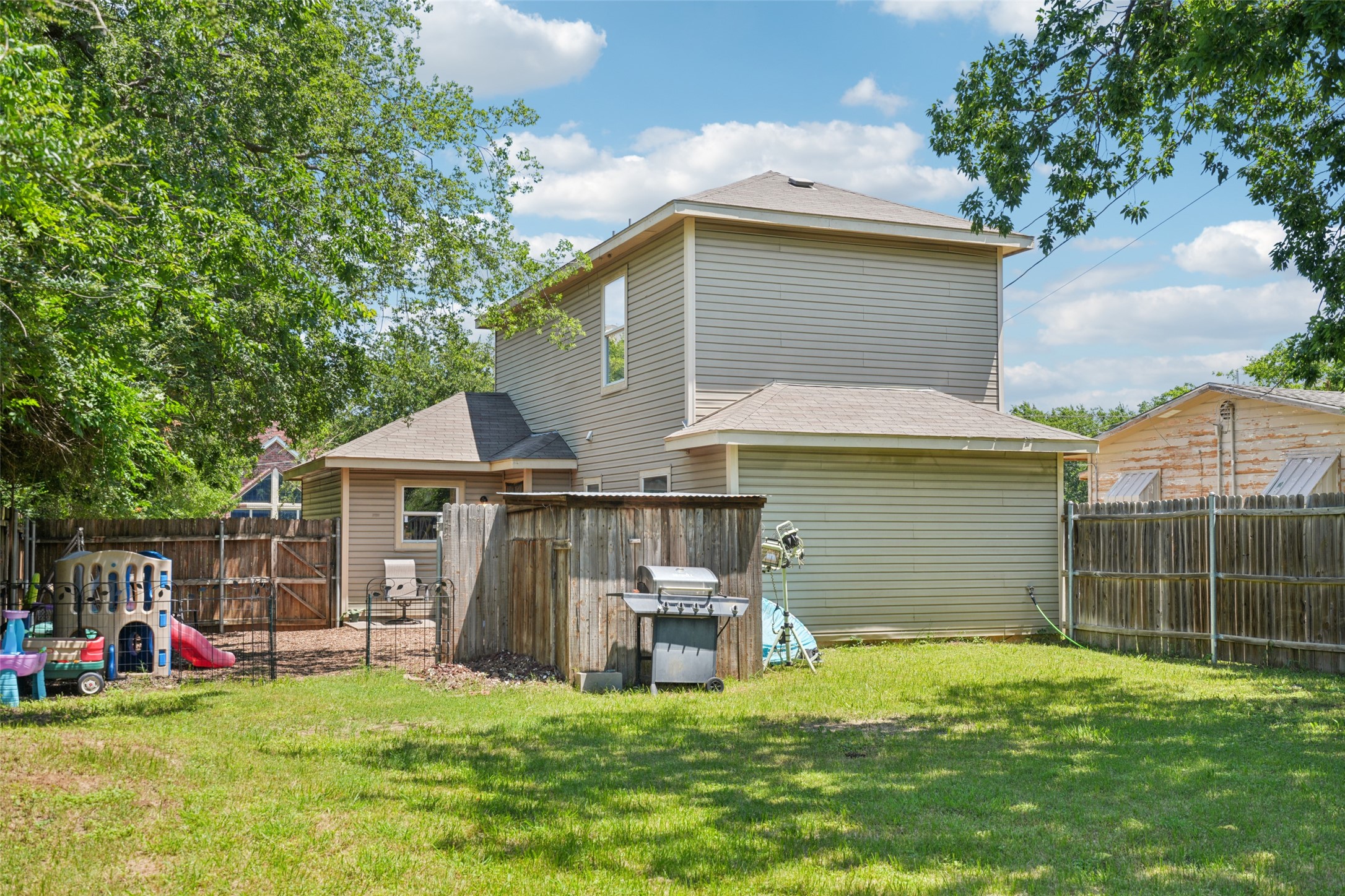 312 Robertson Street