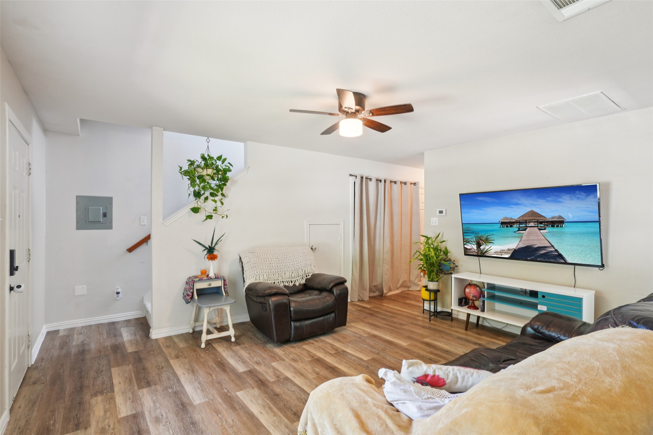 312 Robertson Street