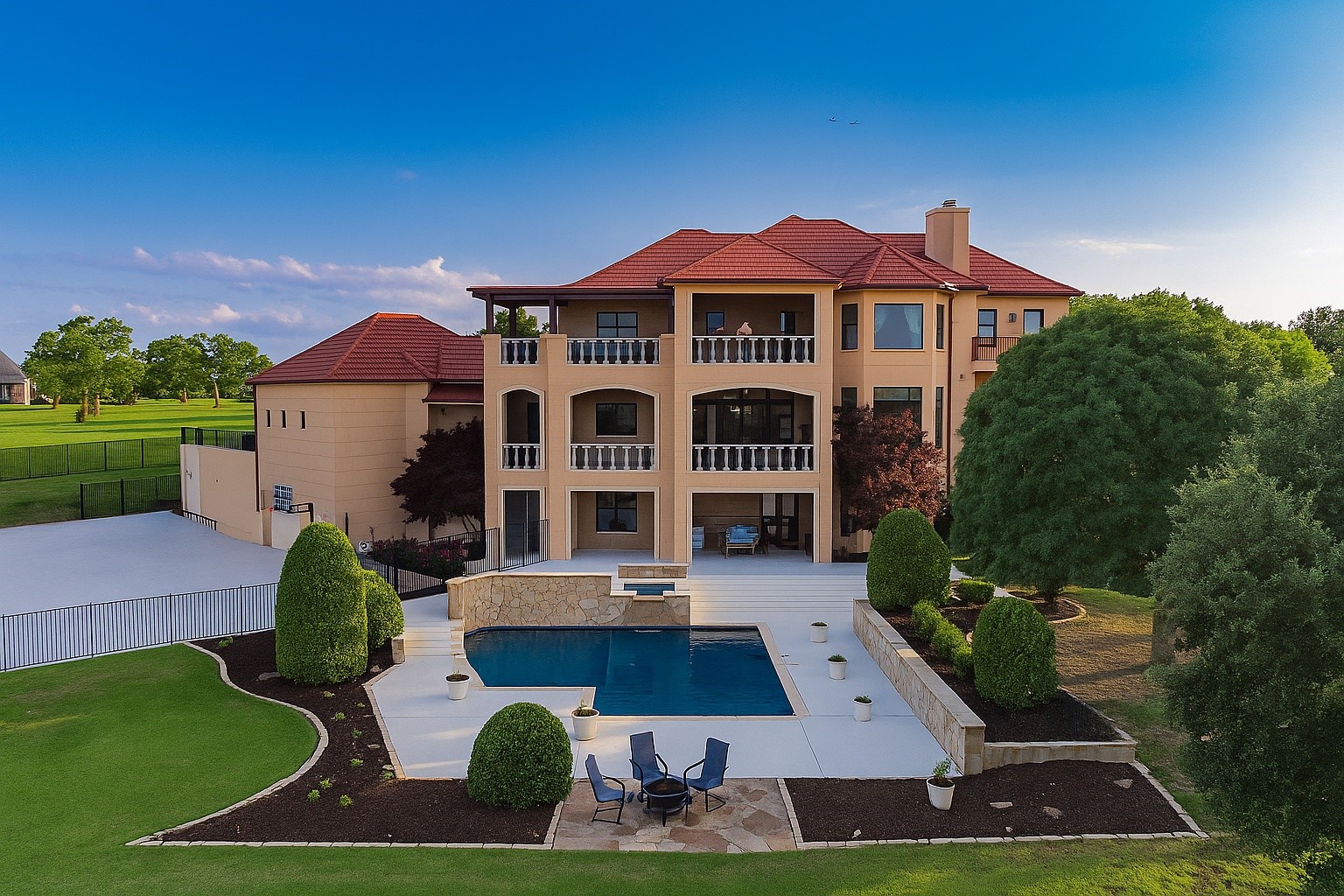 323 Kings Court