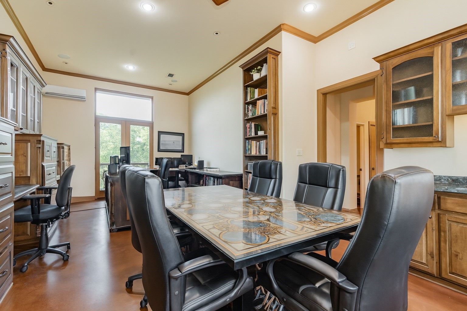 323 Kings Court