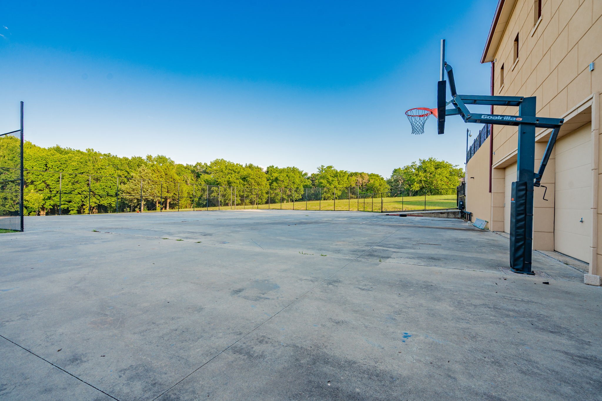 323 Kings Court