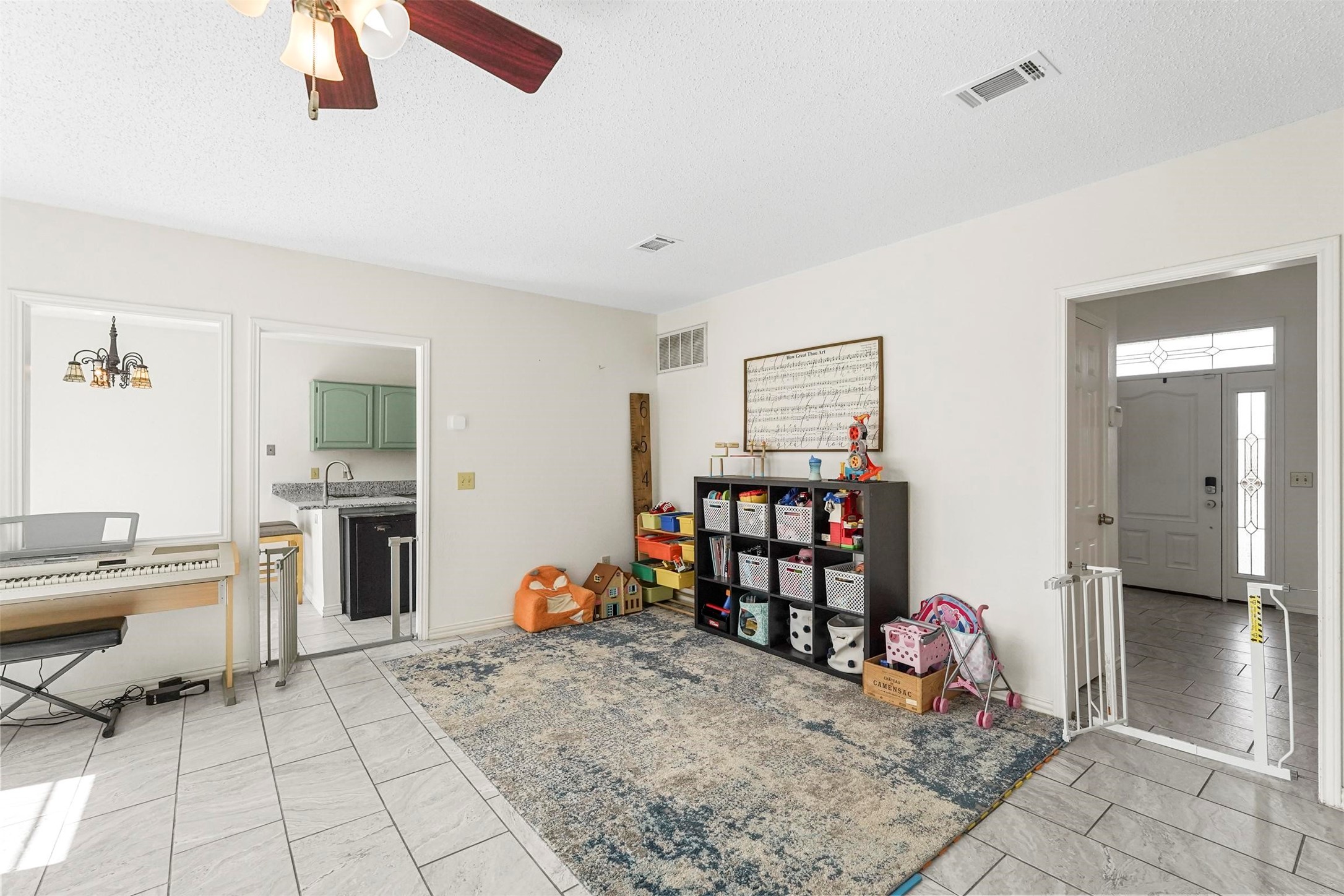 1512 La Paz Drive