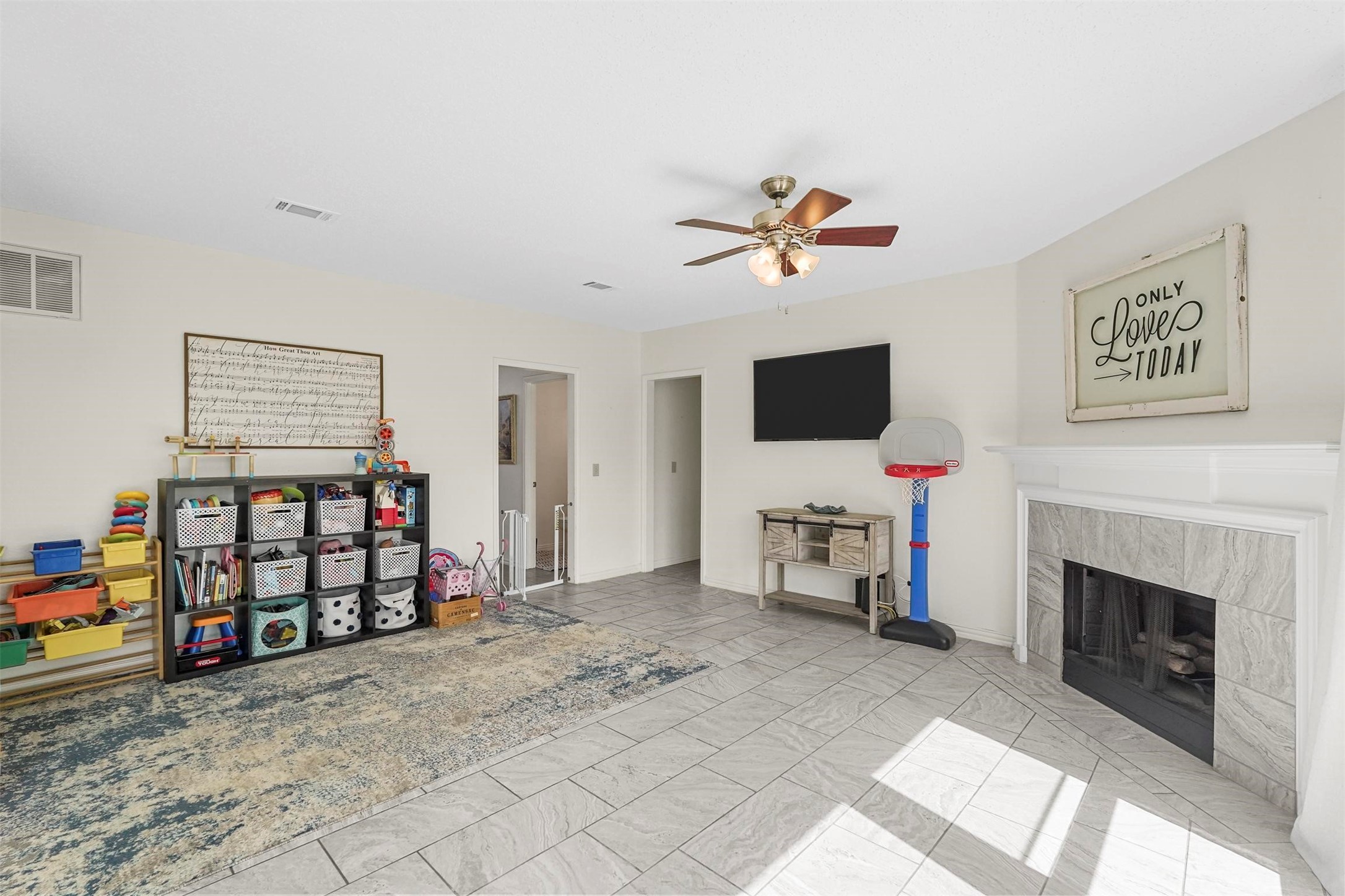1512 La Paz Drive