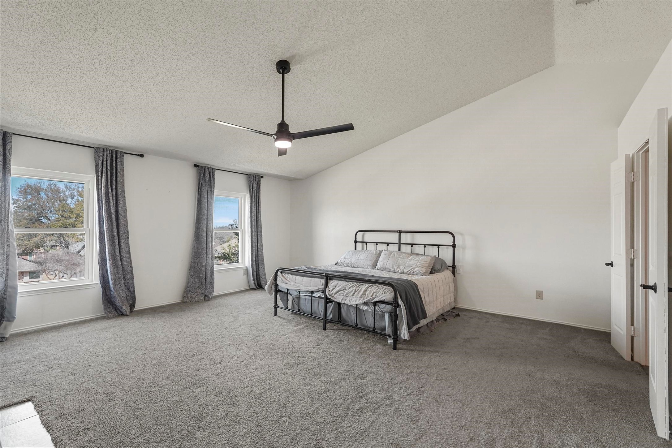 1512 La Paz Drive