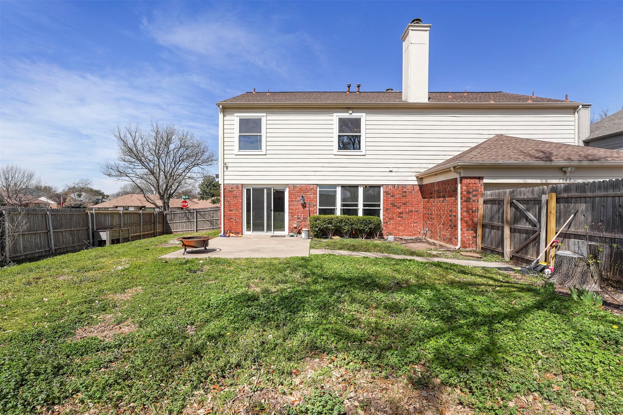 1512 La Paz Drive