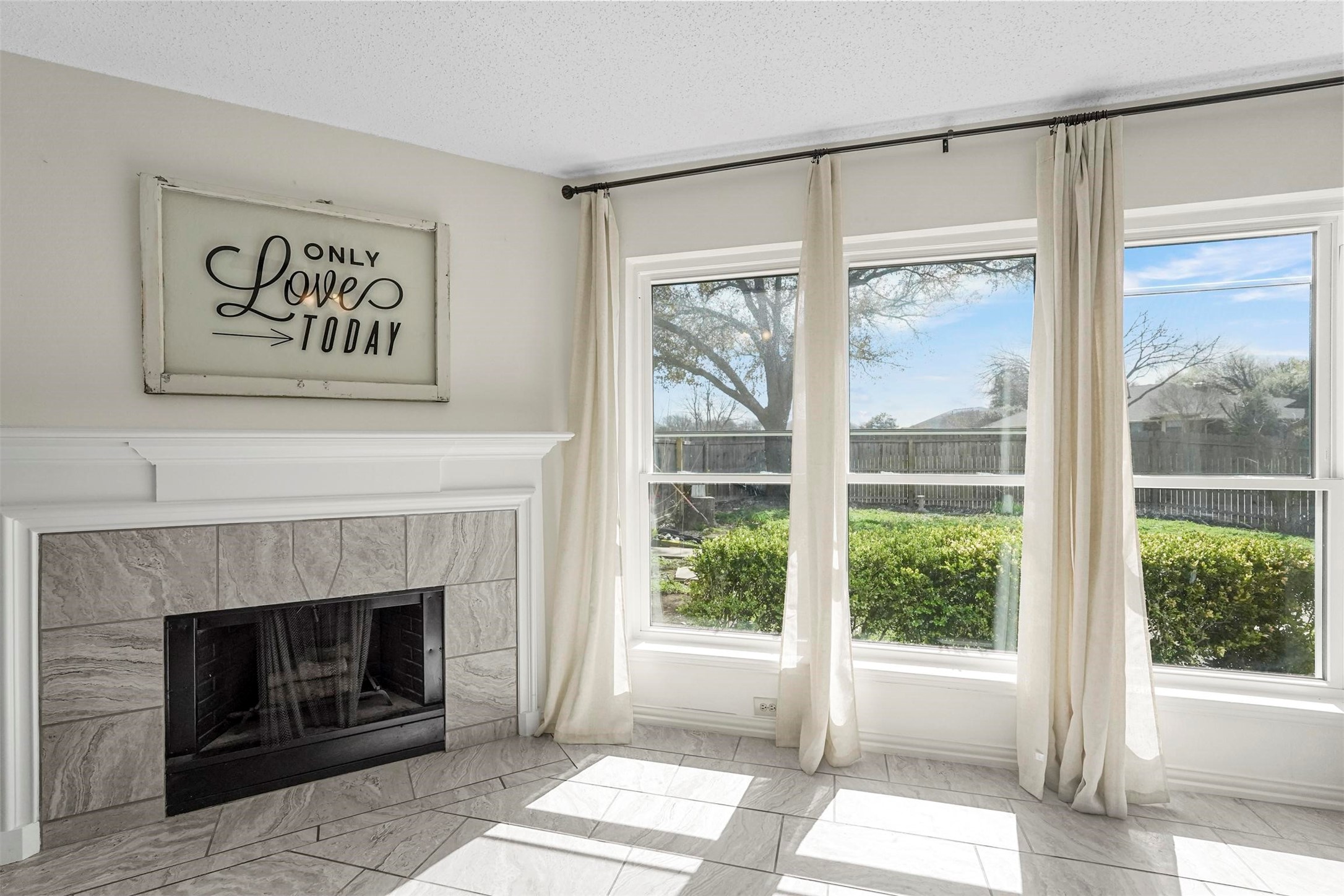 1512 La Paz Drive