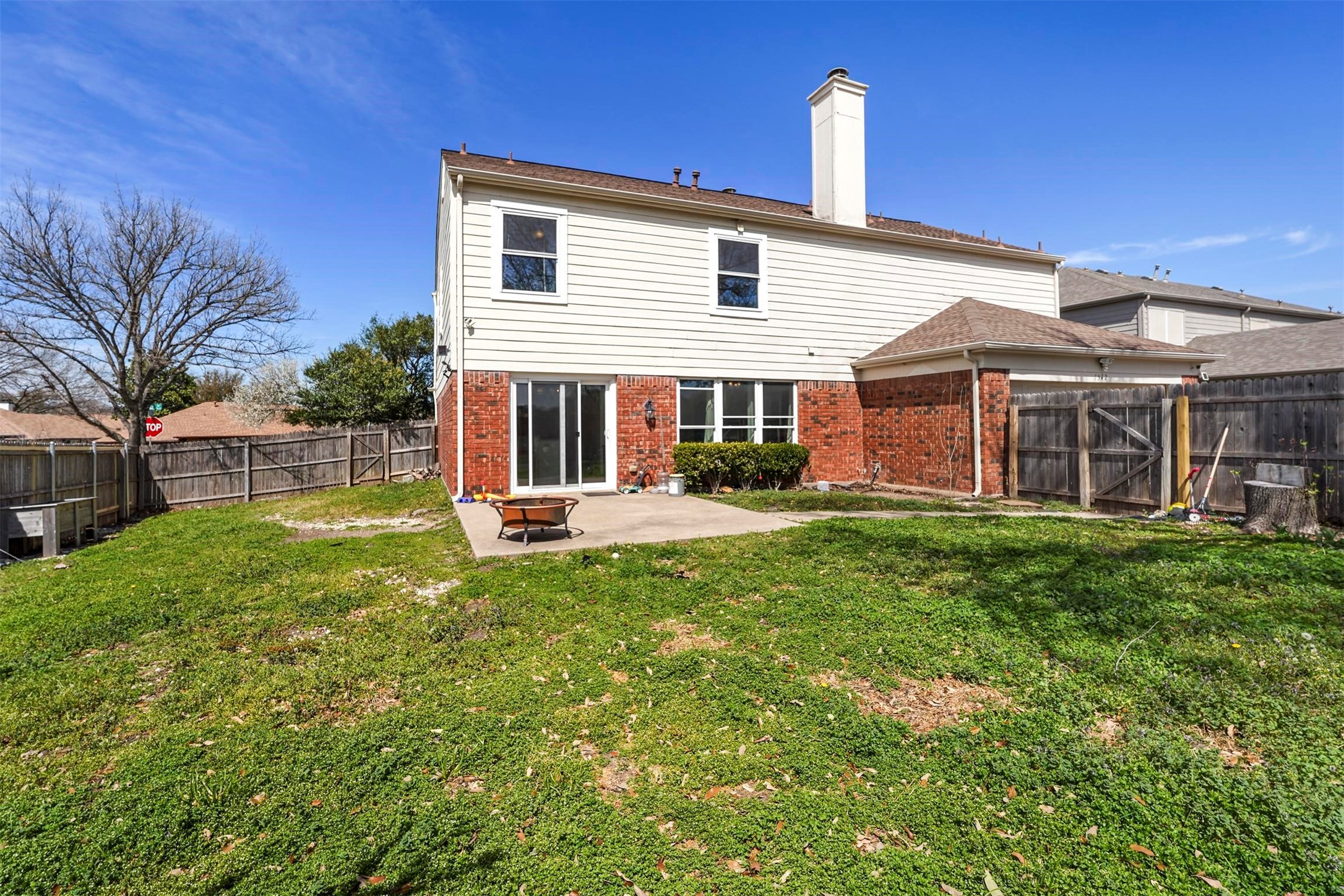 1512 La Paz Drive