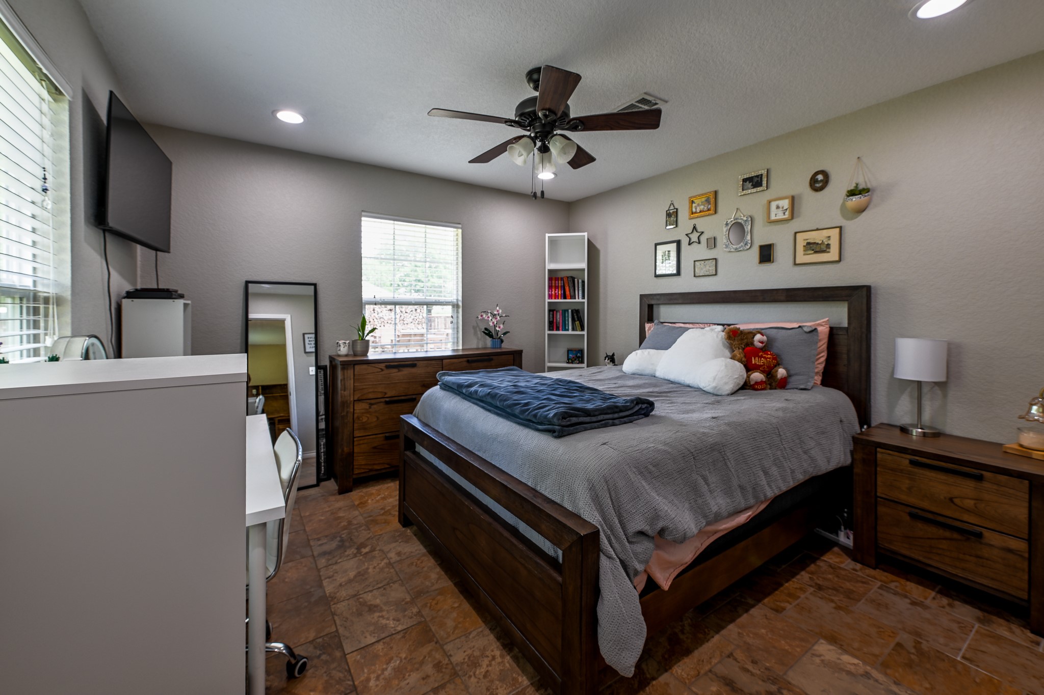 3240 S HWY 281