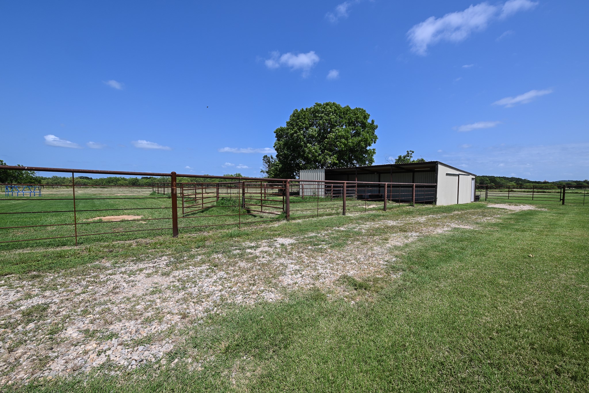 3240 S HWY 281