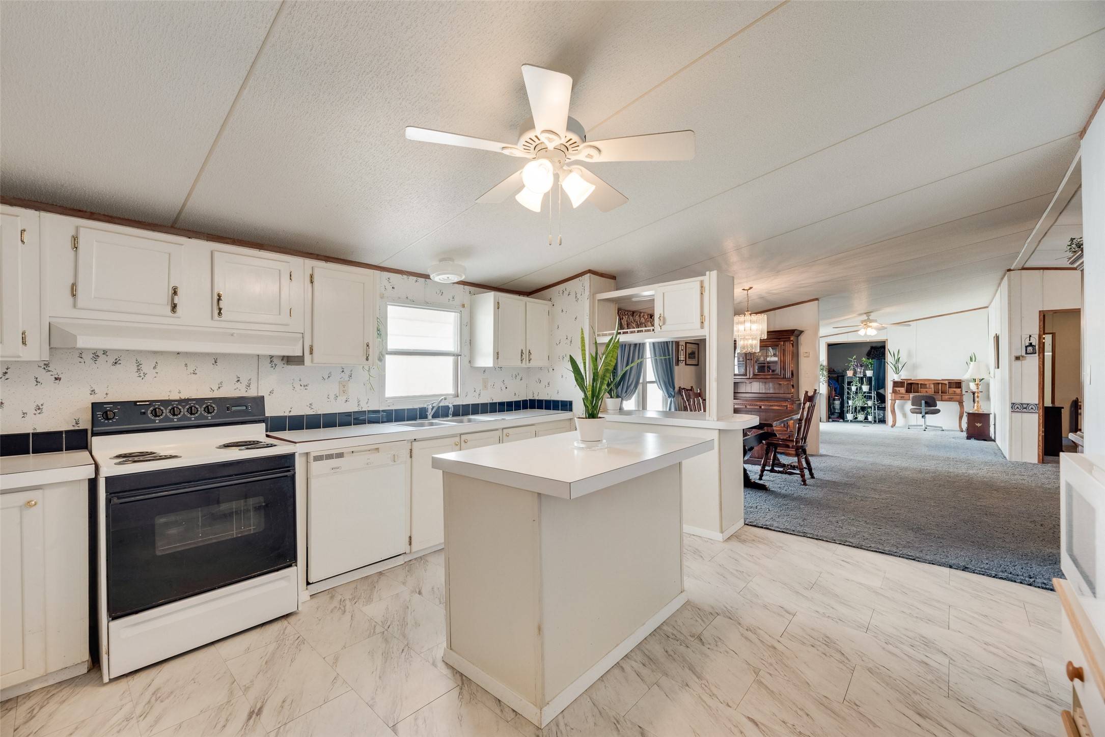 5694 Hillcrest Drive