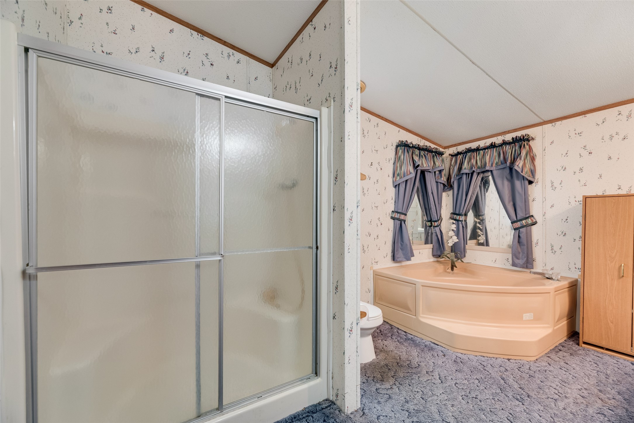 5694 Hillcrest Drive