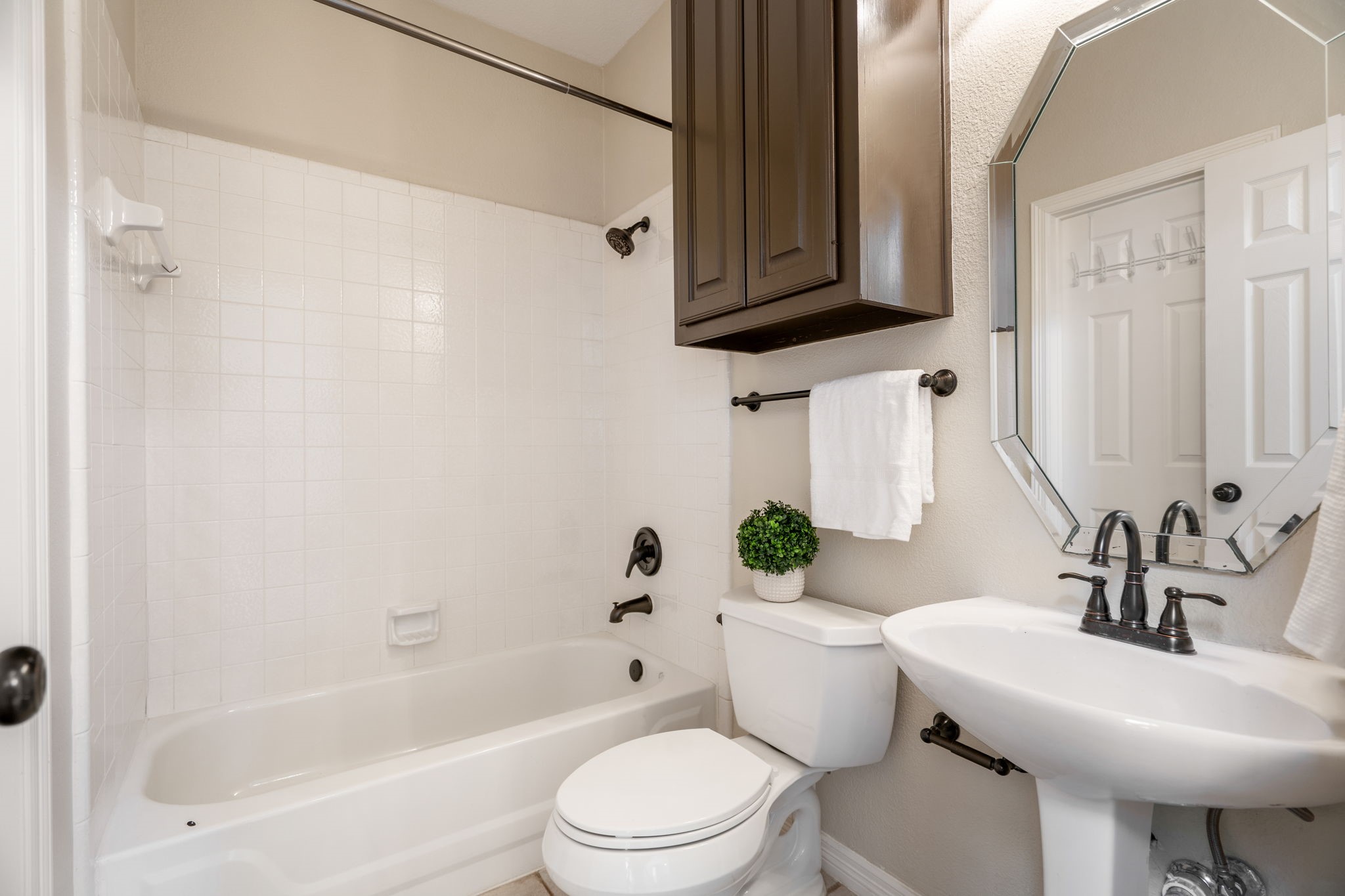 7832 Alderwood Place