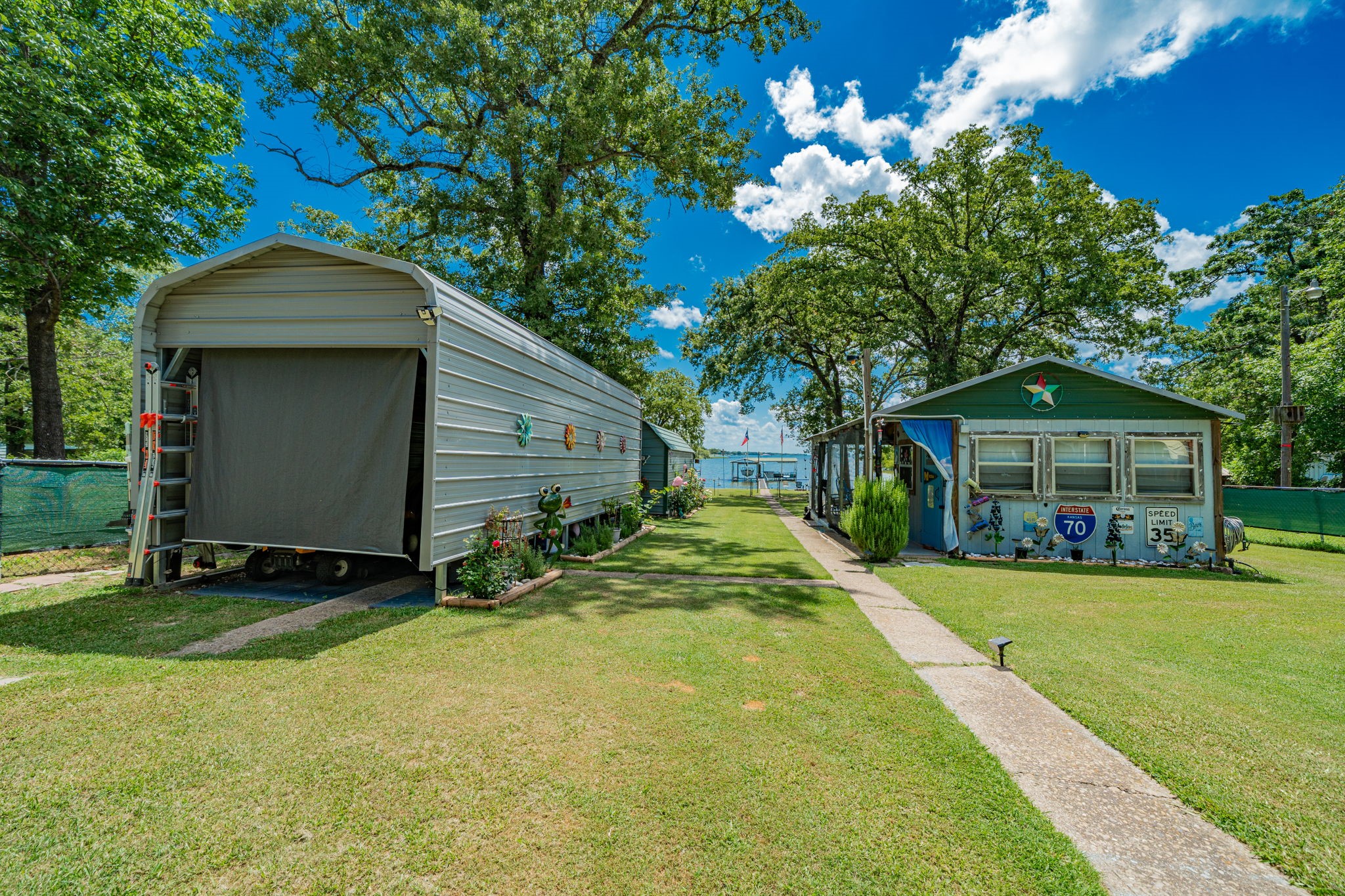 9592 Lakeland Loop