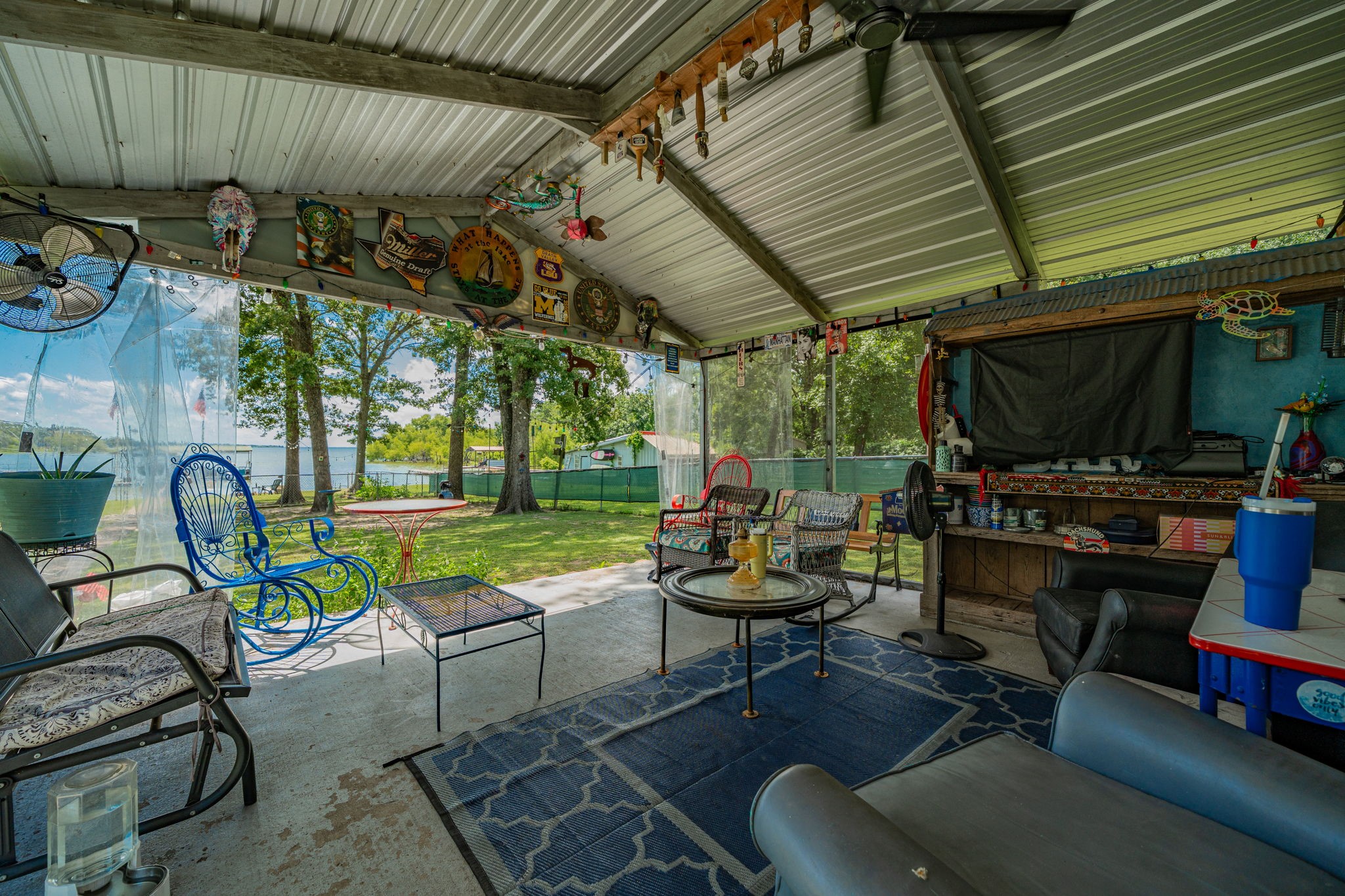 9592 Lakeland Loop