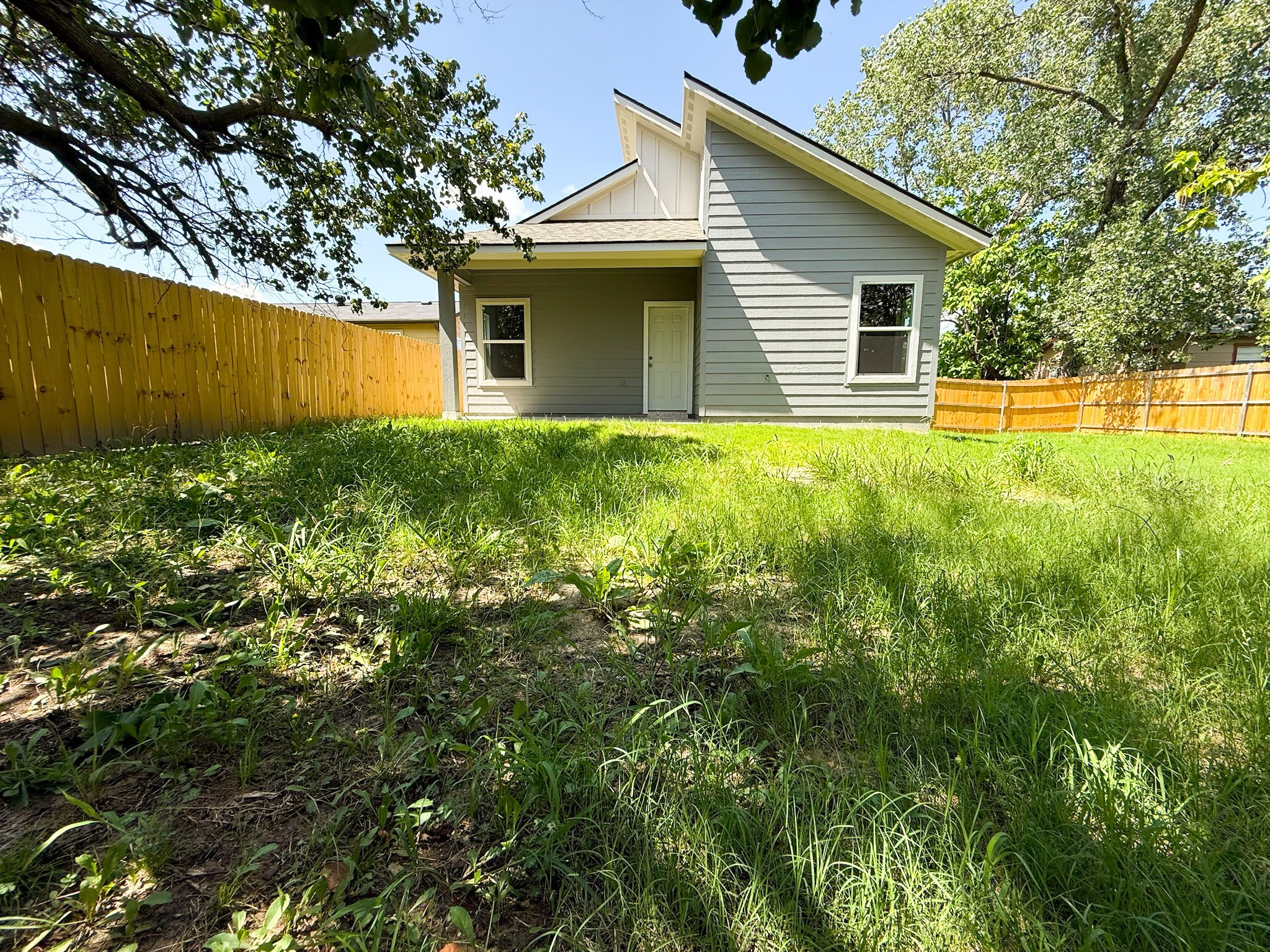 3203 Poplar Street