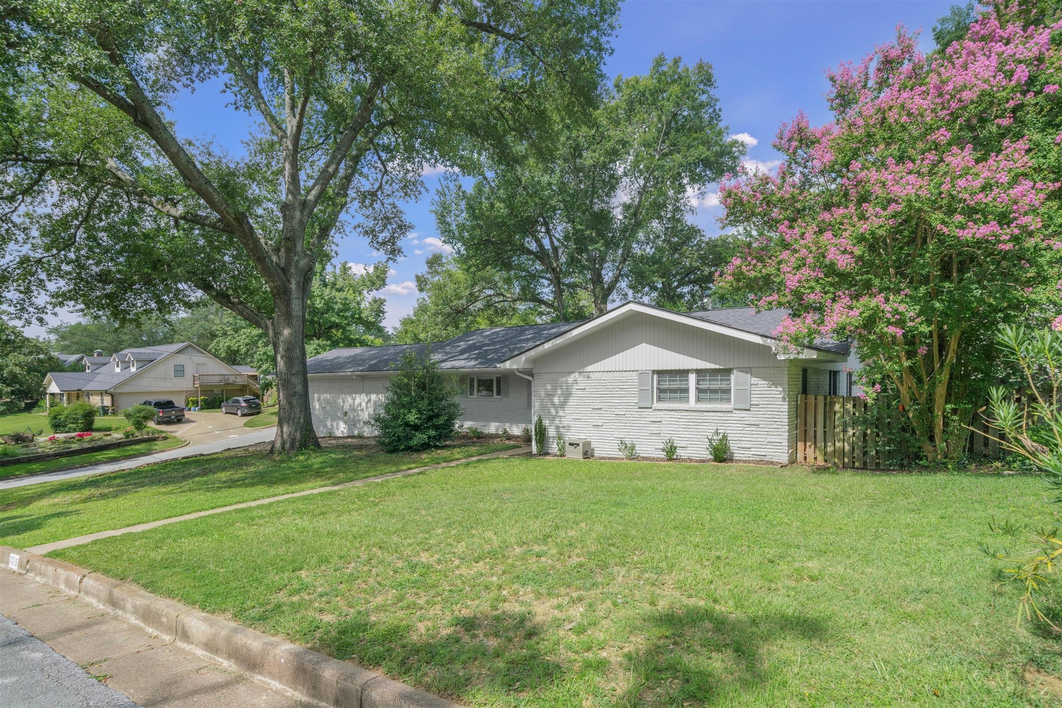 3215 Curtis Drive