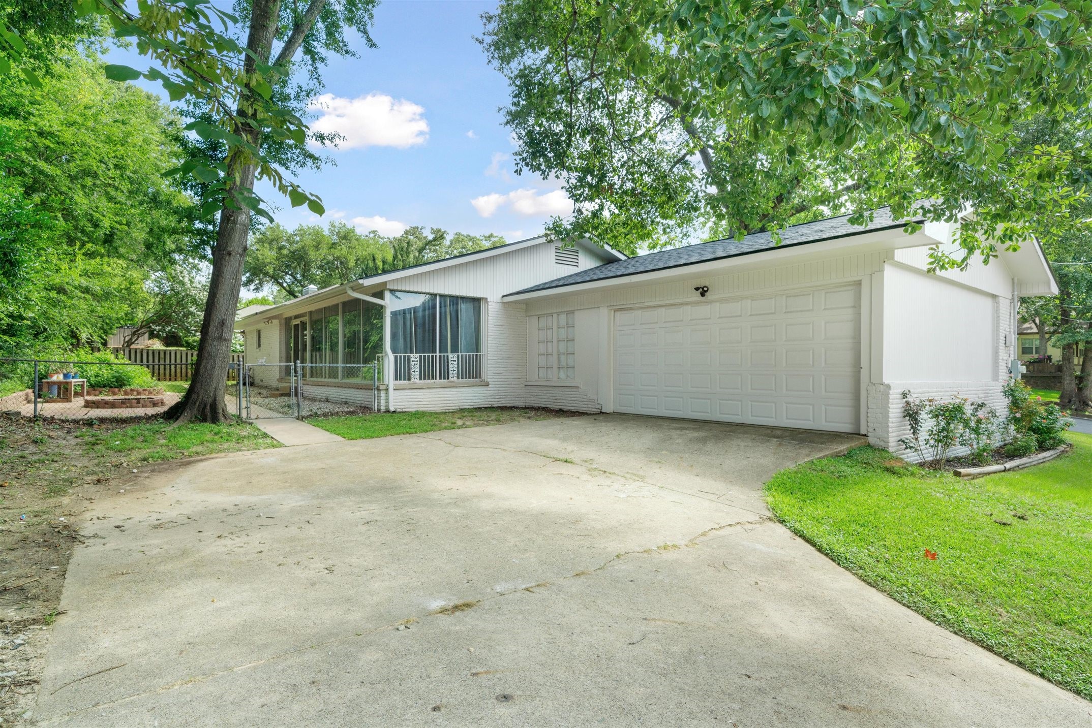 3215 Curtis Drive