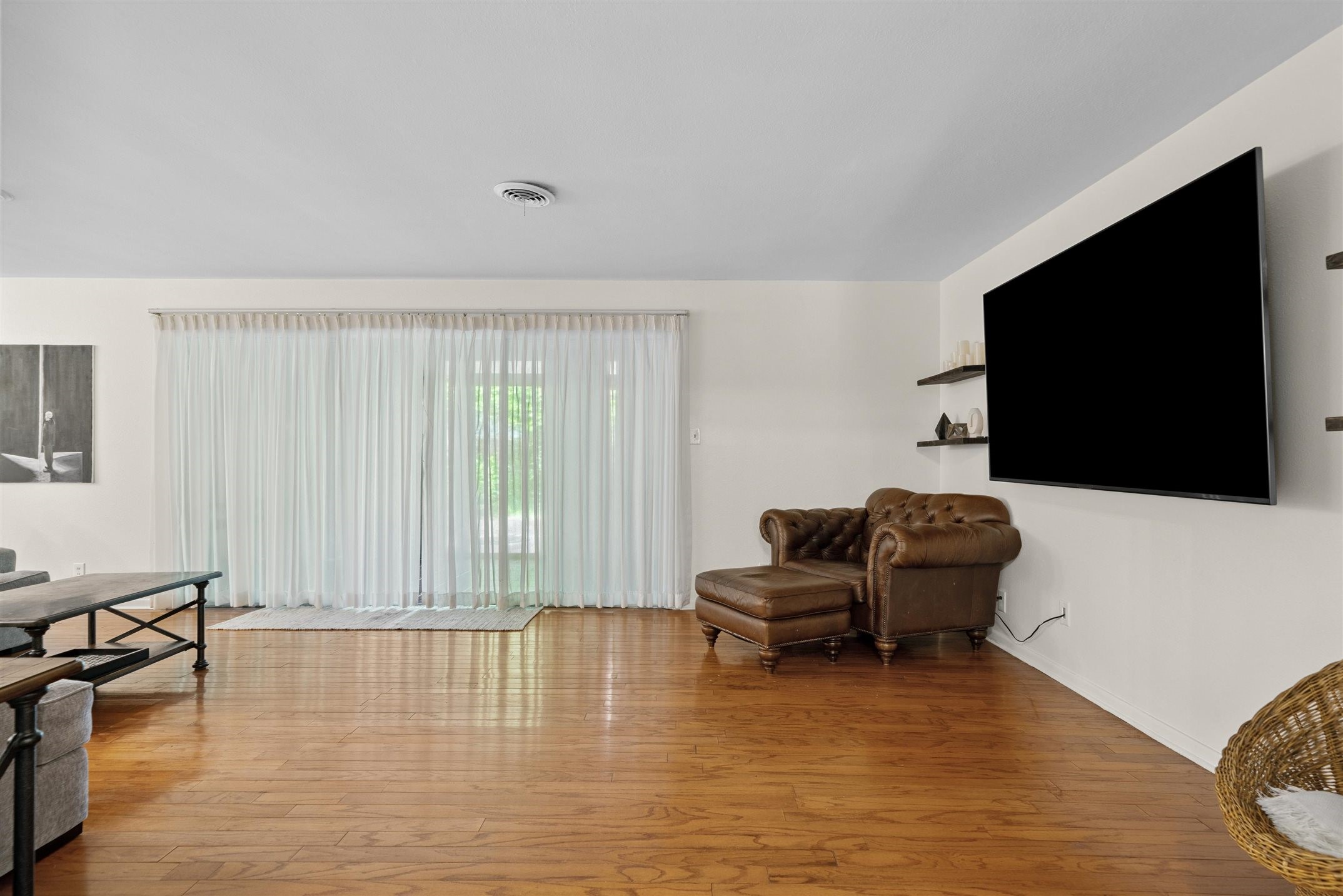 3215 Curtis Drive