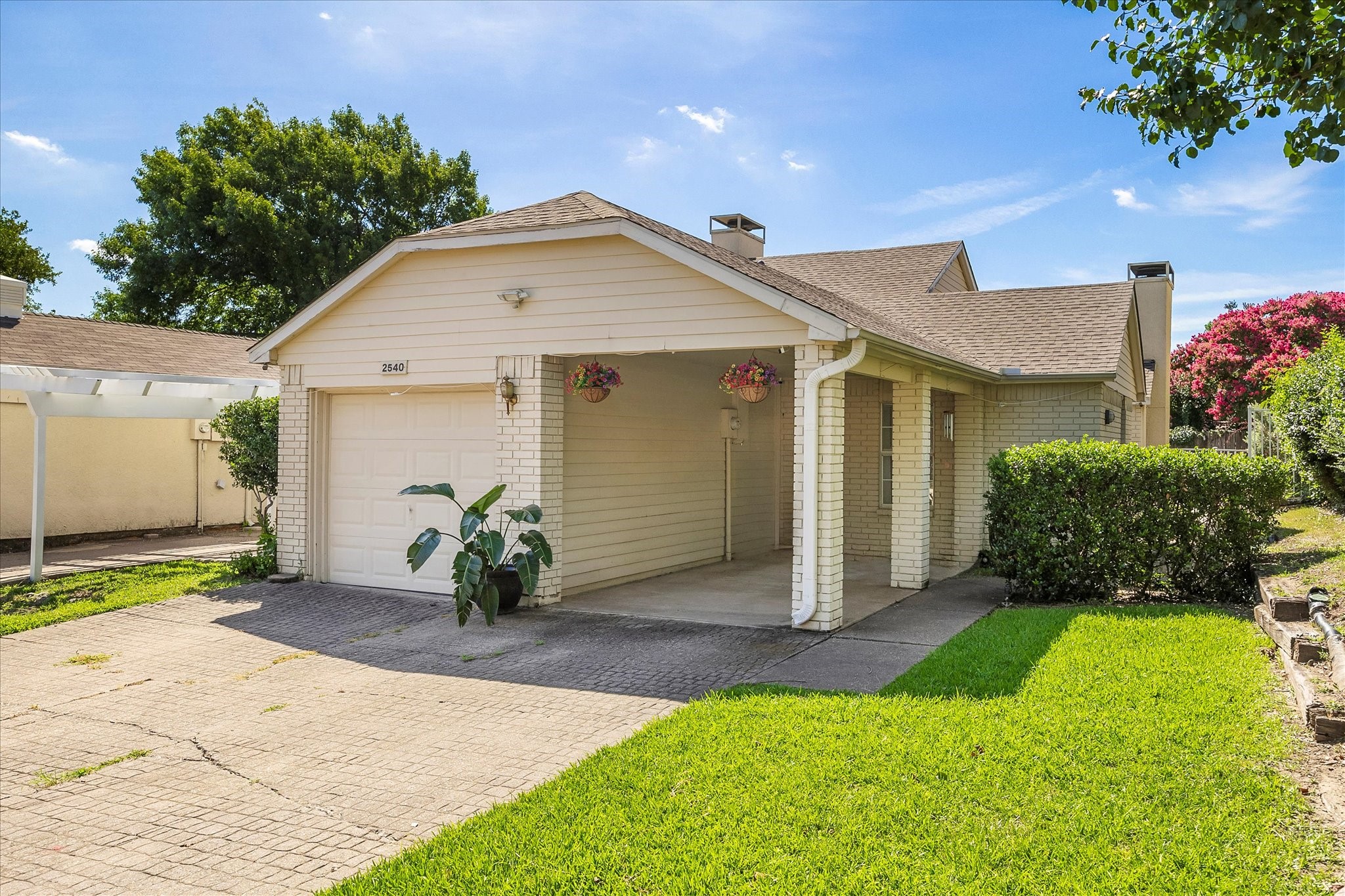 2540 Brook Hollow Court