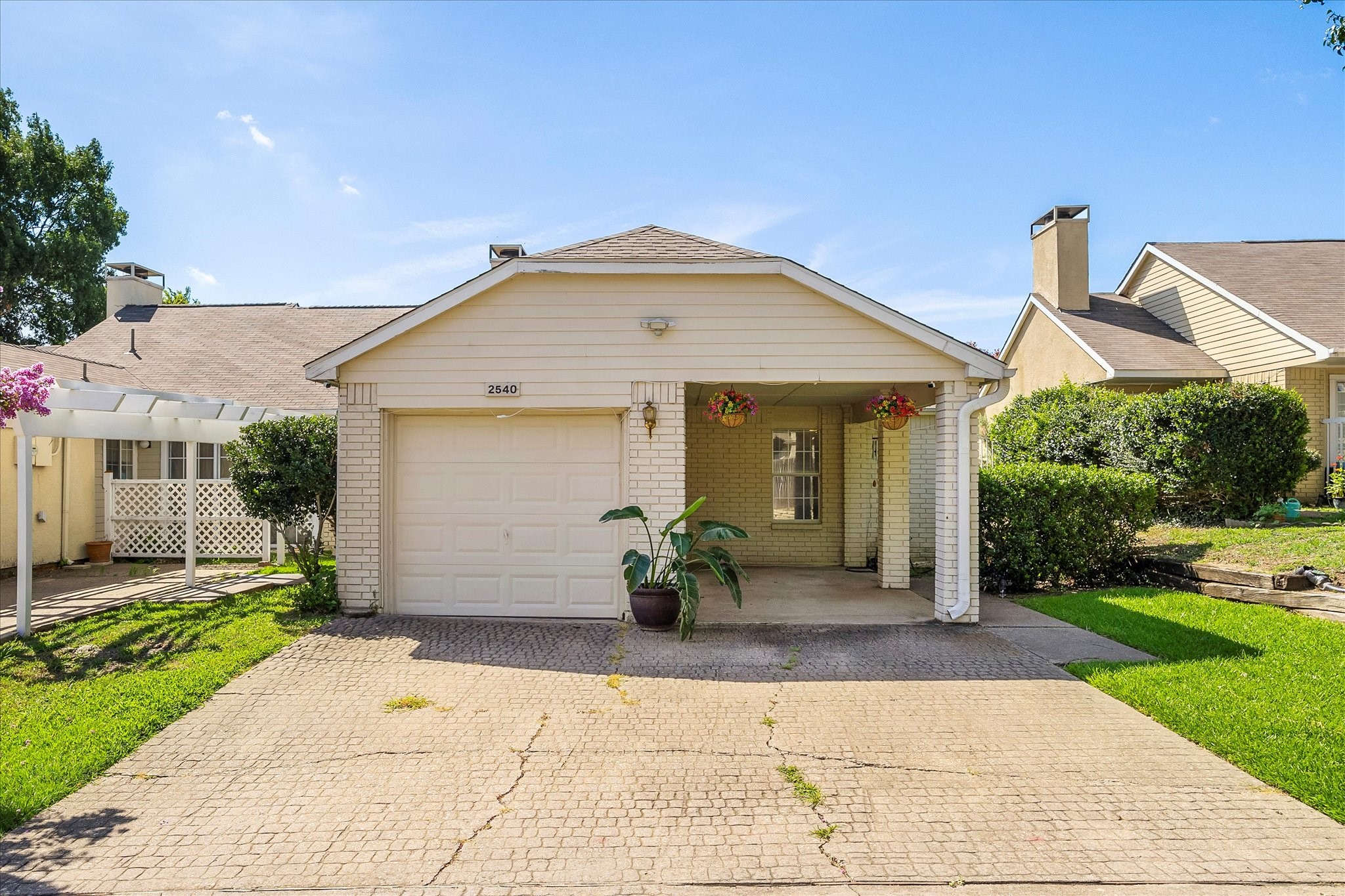 2540 Brook Hollow Court