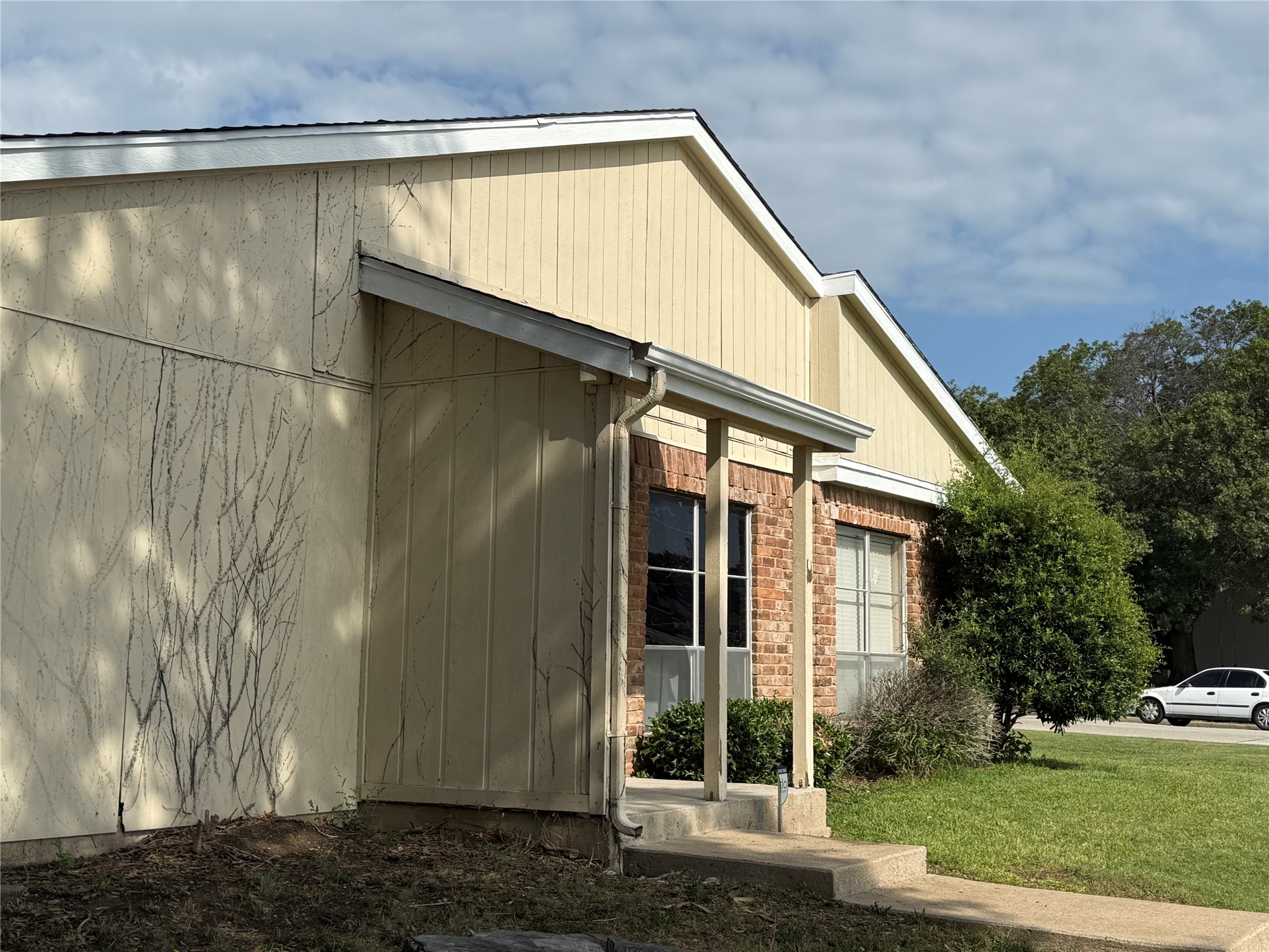 8827 N Normandale Street