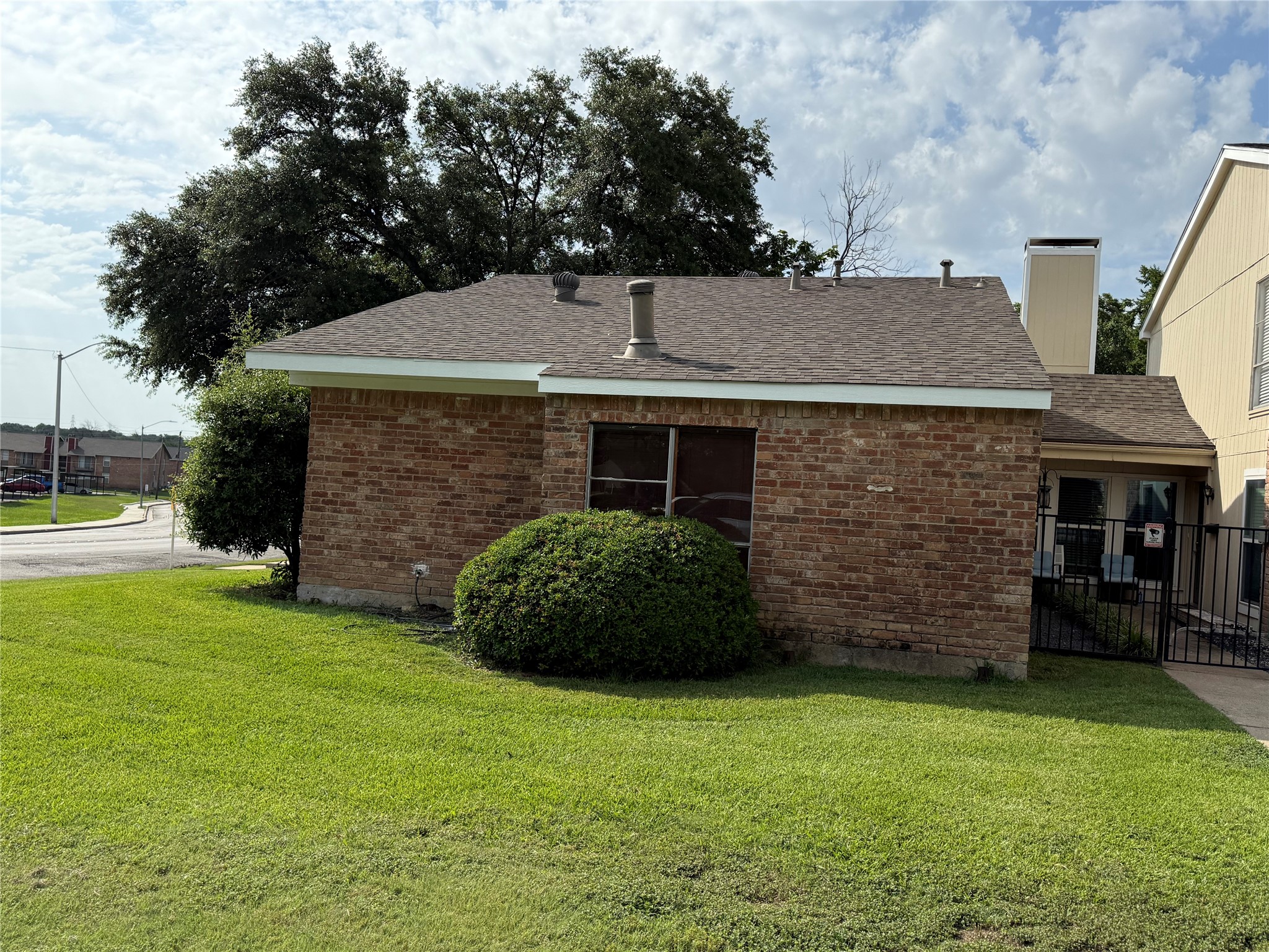 8827 N Normandale Street