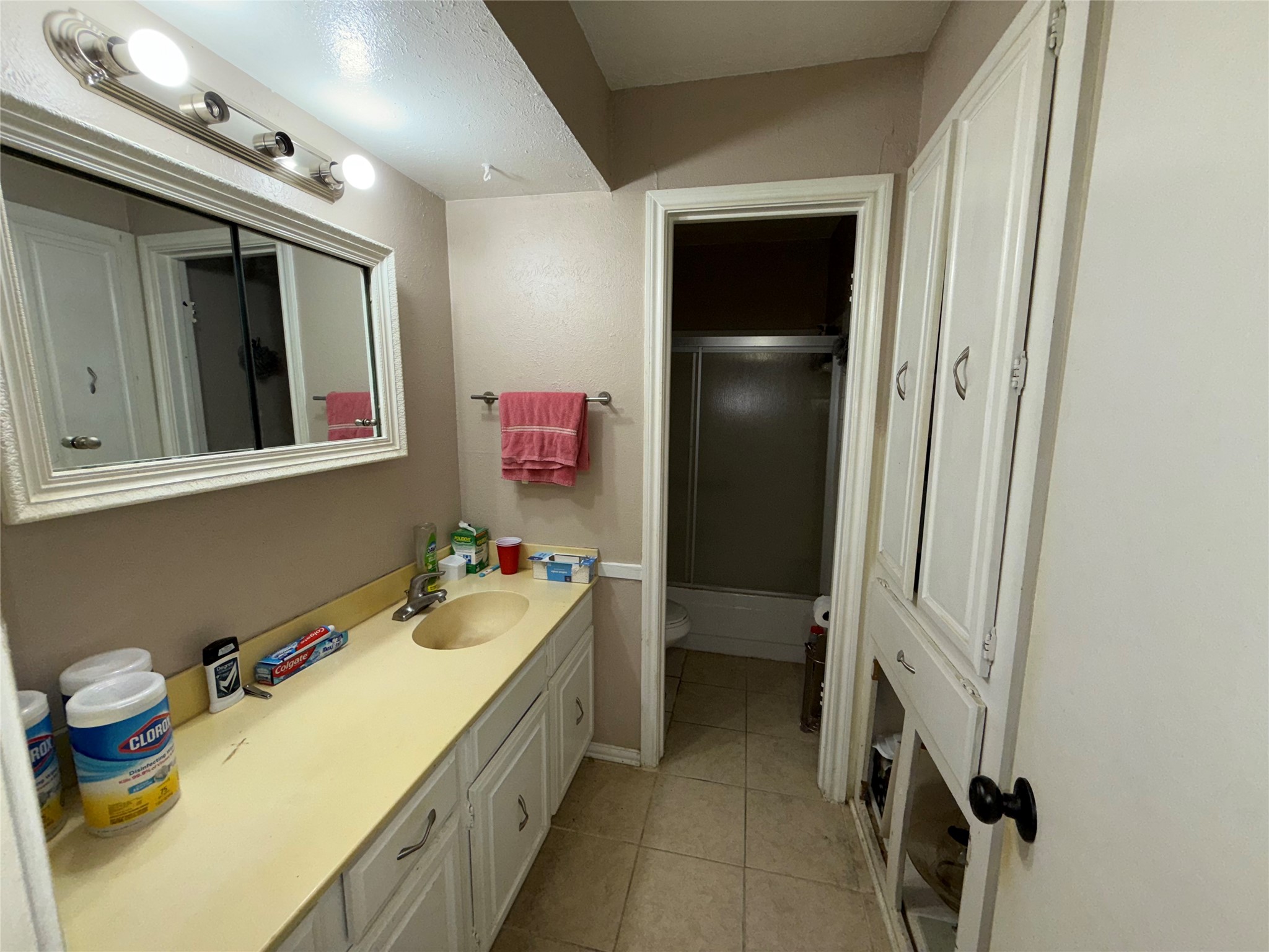 8827 N Normandale Street