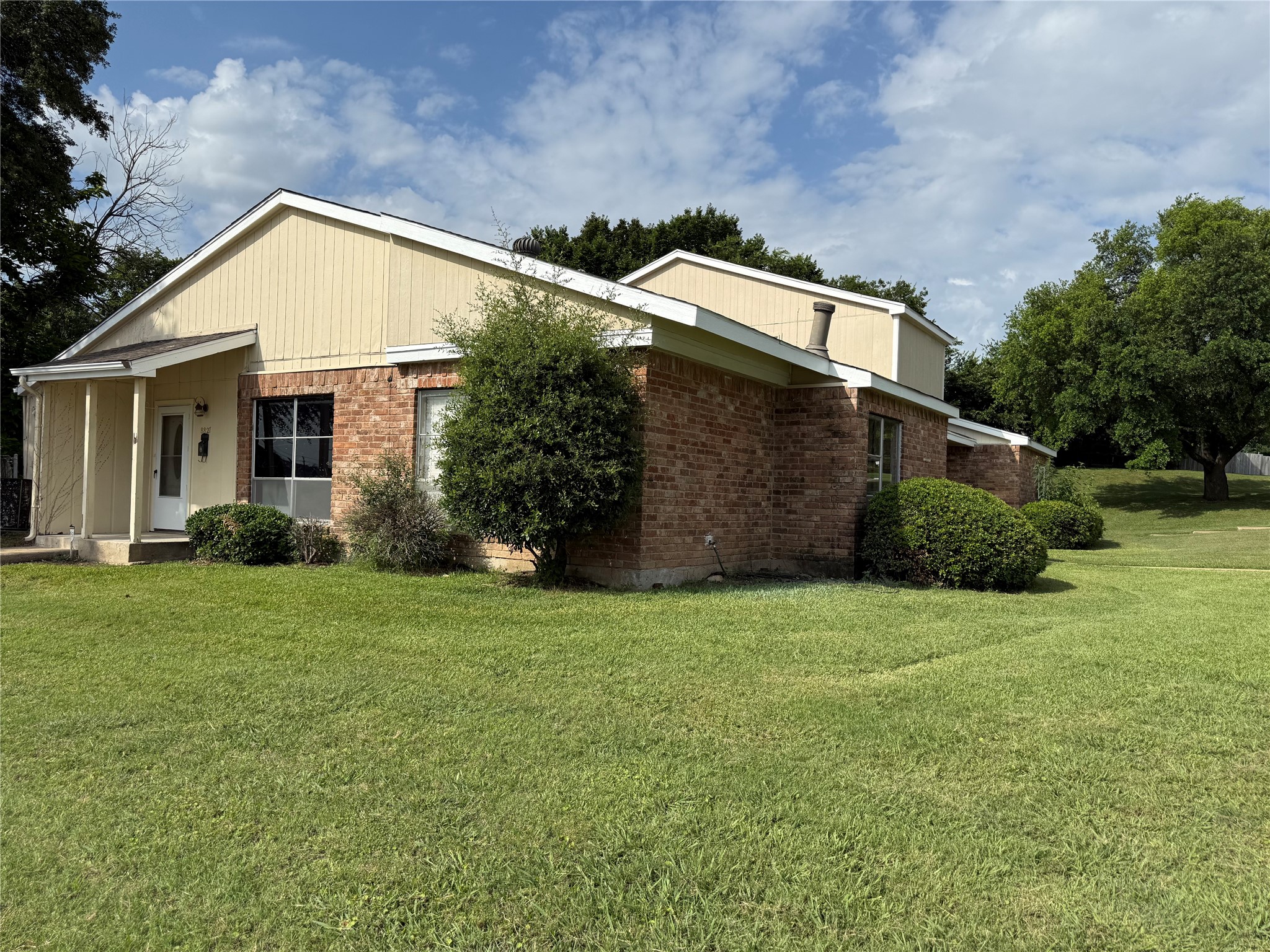 8827 N Normandale Street