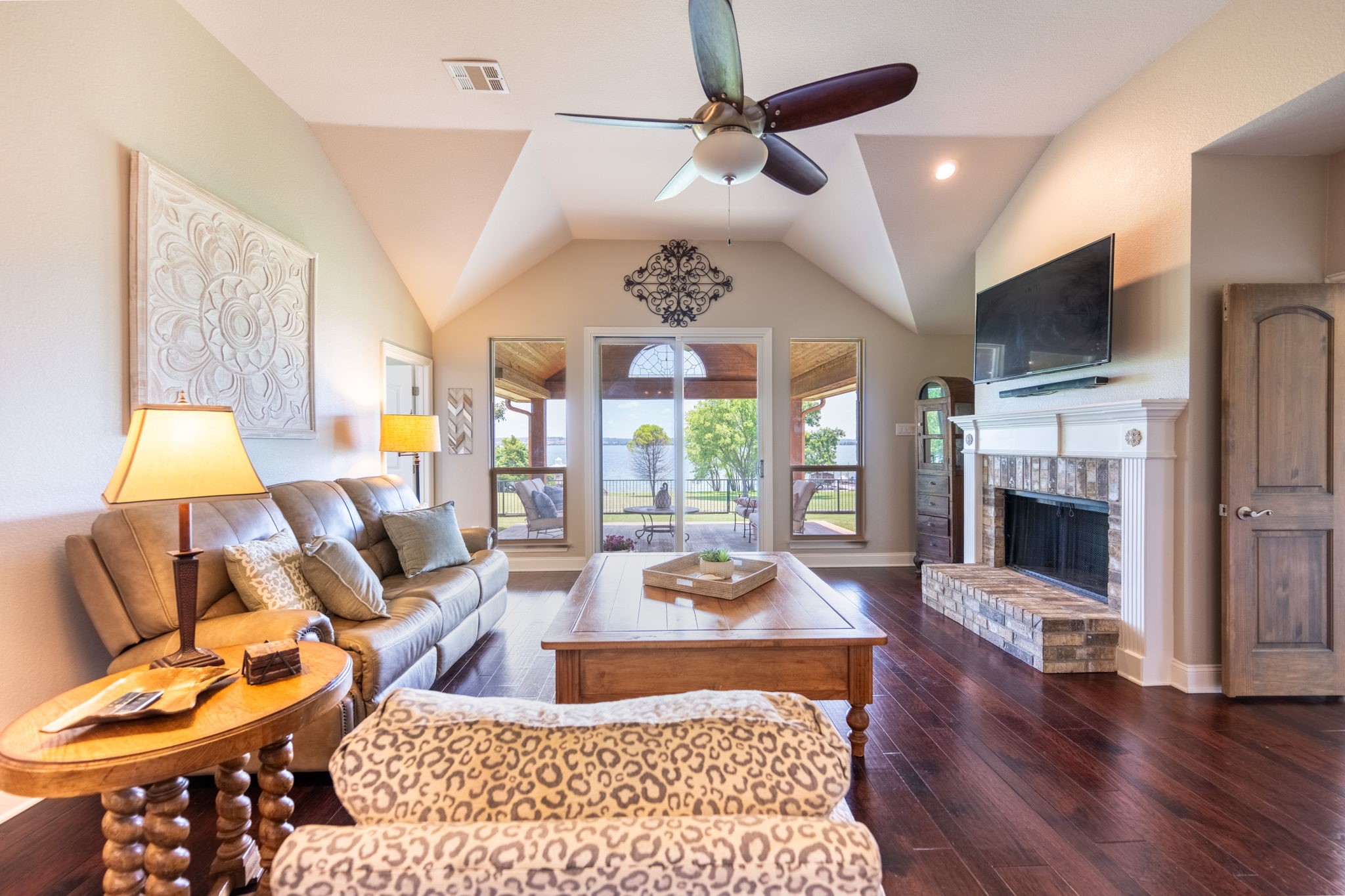 4006 Lakeside Drive