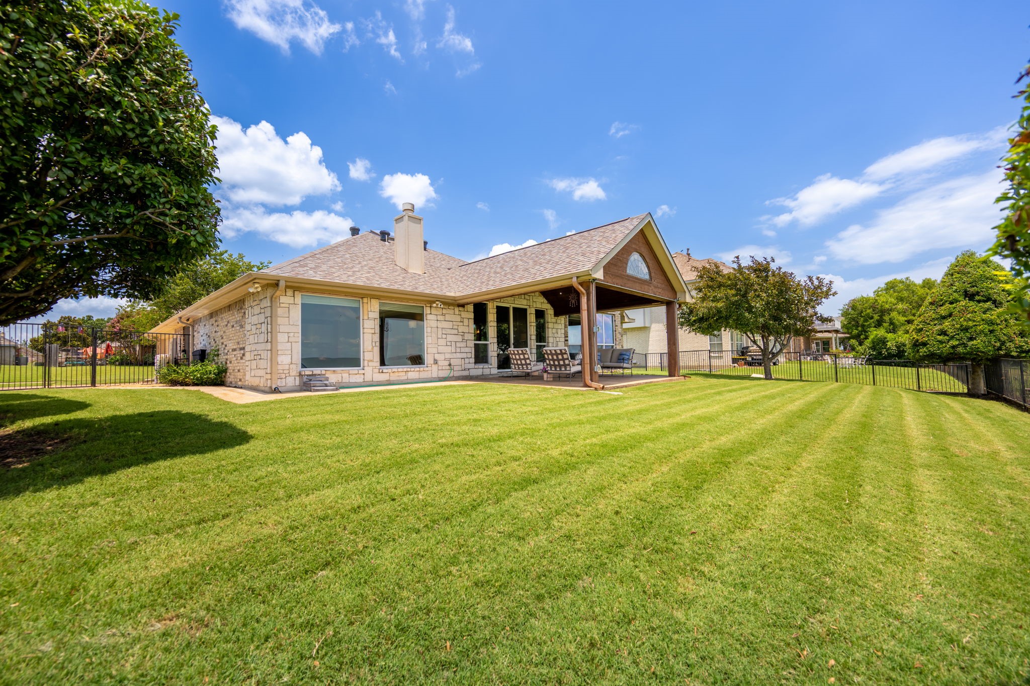 4006 Lakeside Drive