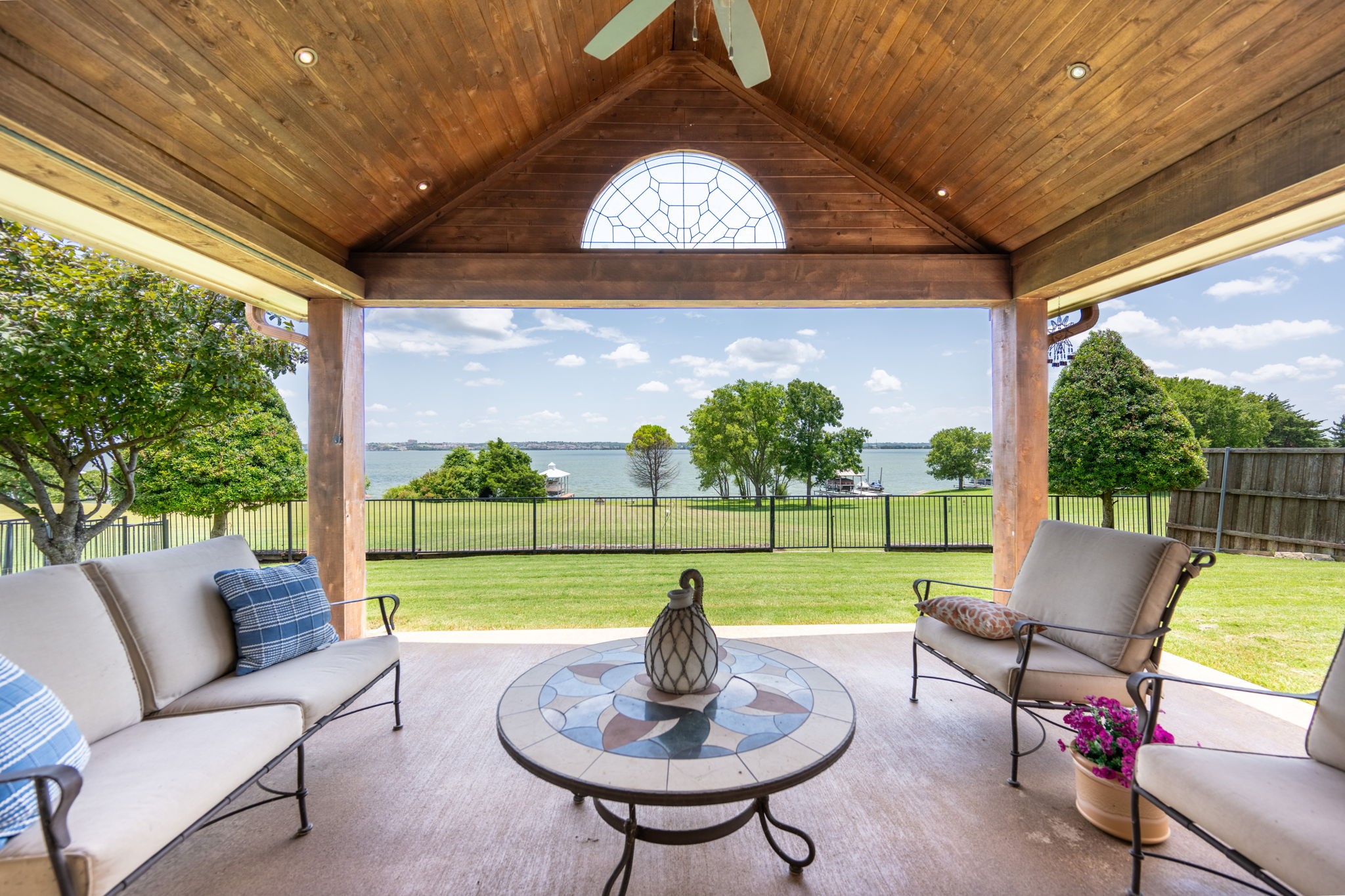 4006 Lakeside Drive