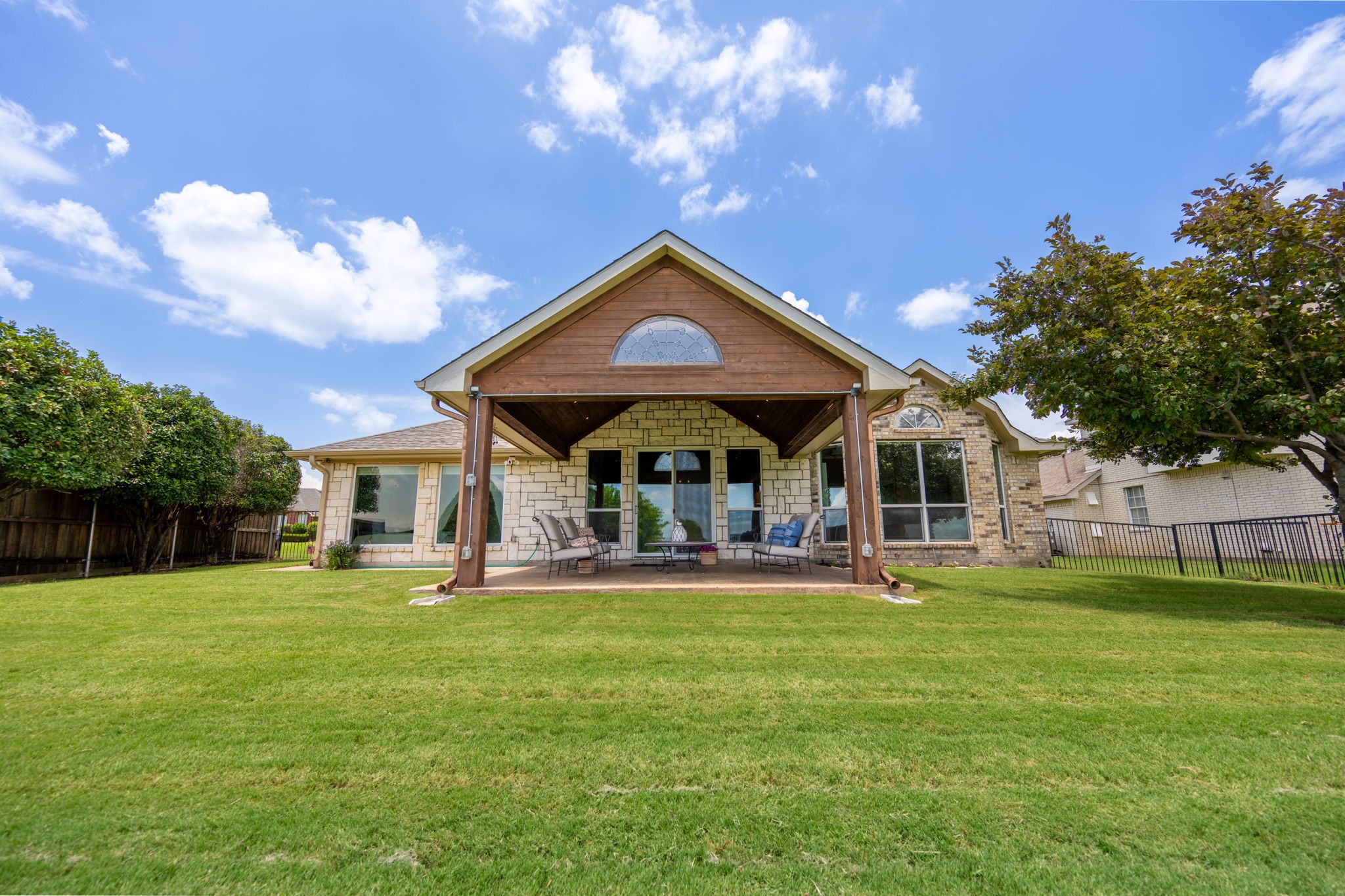 4006 Lakeside Drive