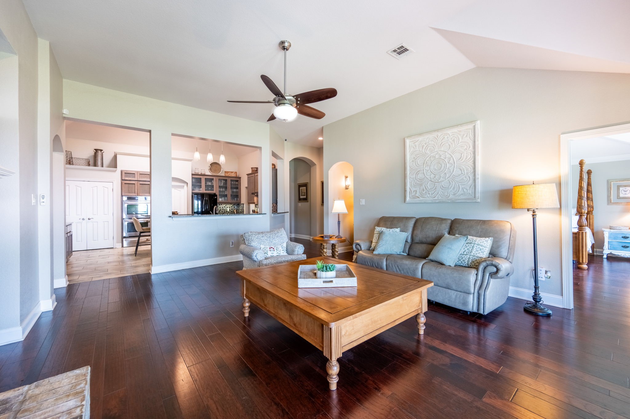 4006 Lakeside Drive